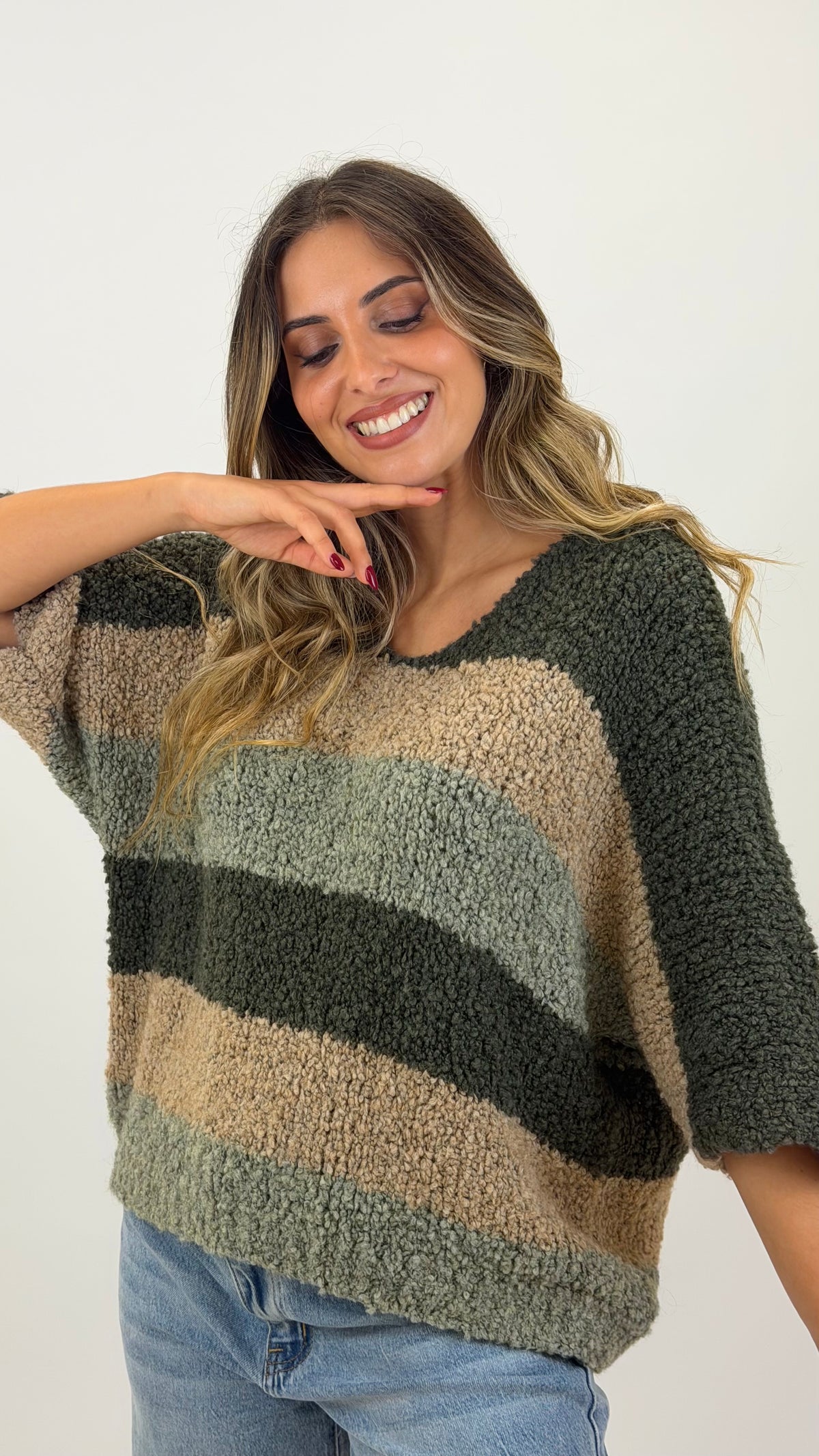 Camisola malha estilo carneirinho tons verde e bege