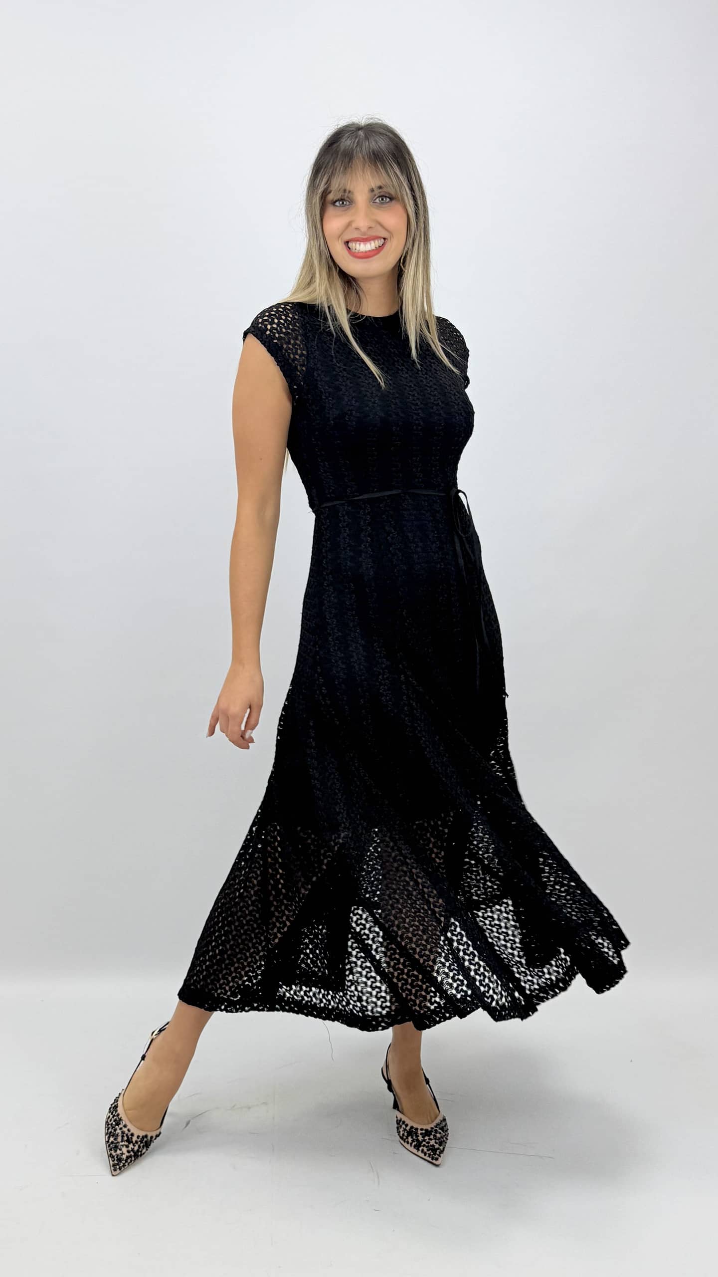 Vestido manga curta modelo sereia preto