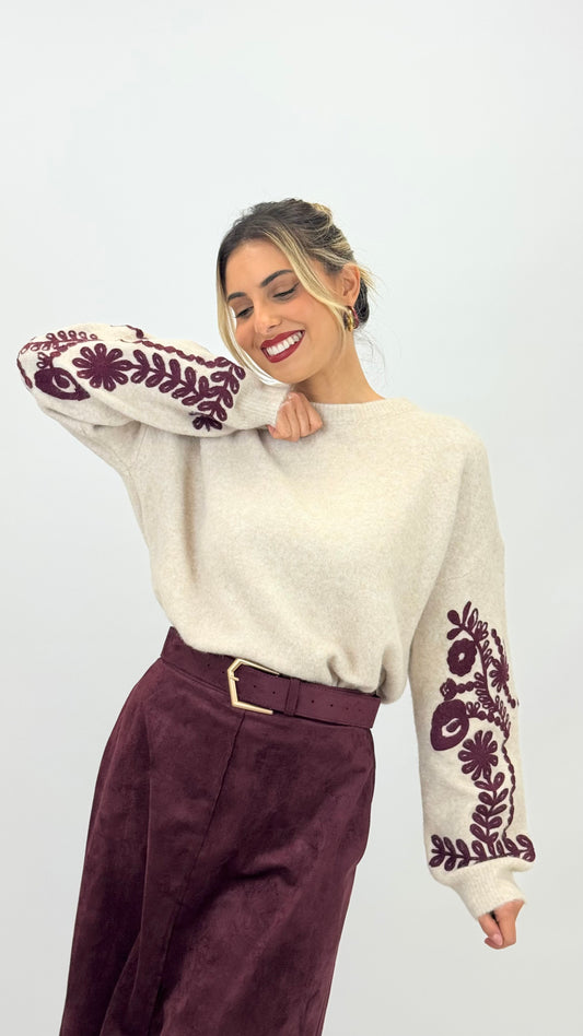 Camisola malha bege com bordado floral bordeaux