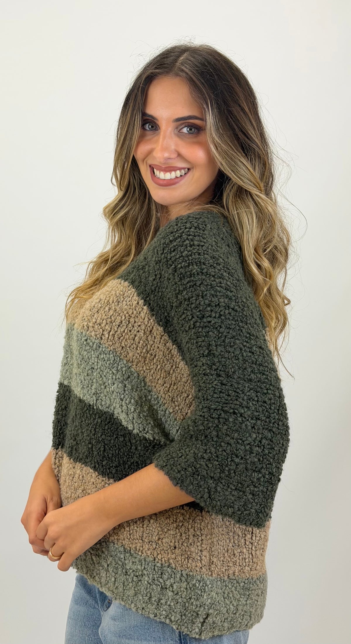 Camisola malha estilo carneirinho tons verde e bege