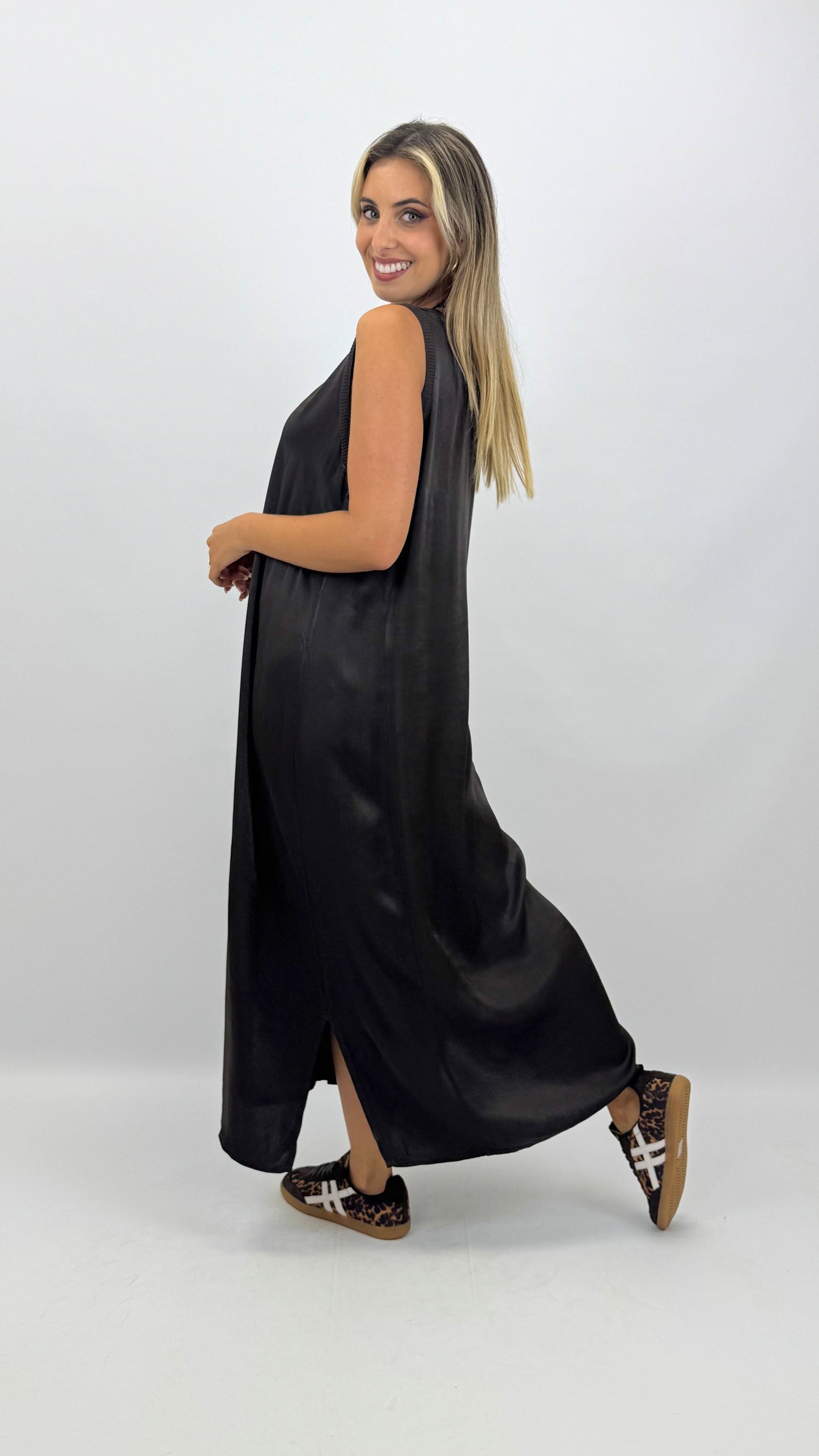 Vestido acetinado castanho
