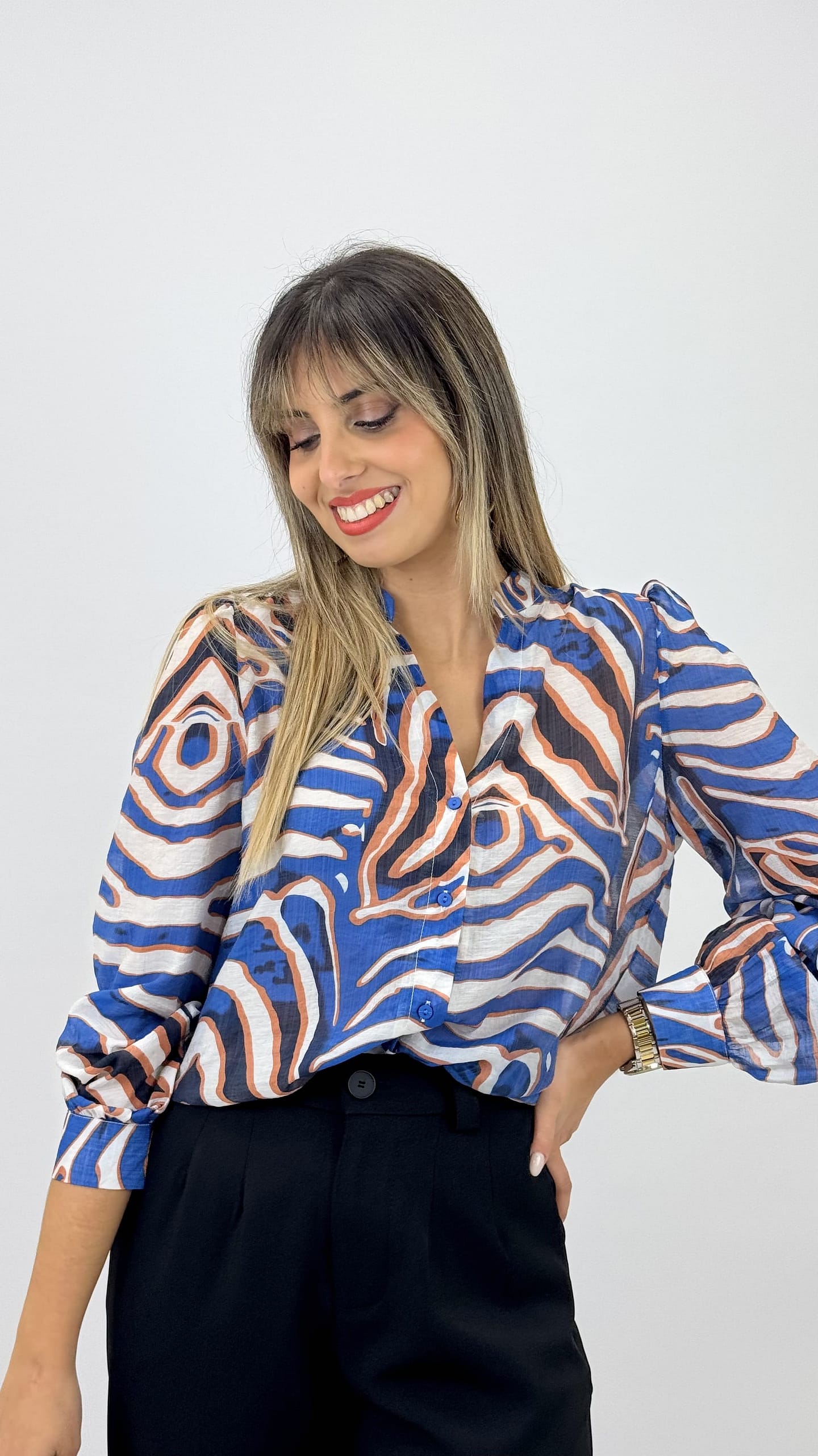 Blusa zebra tons azulão, preto e laranja