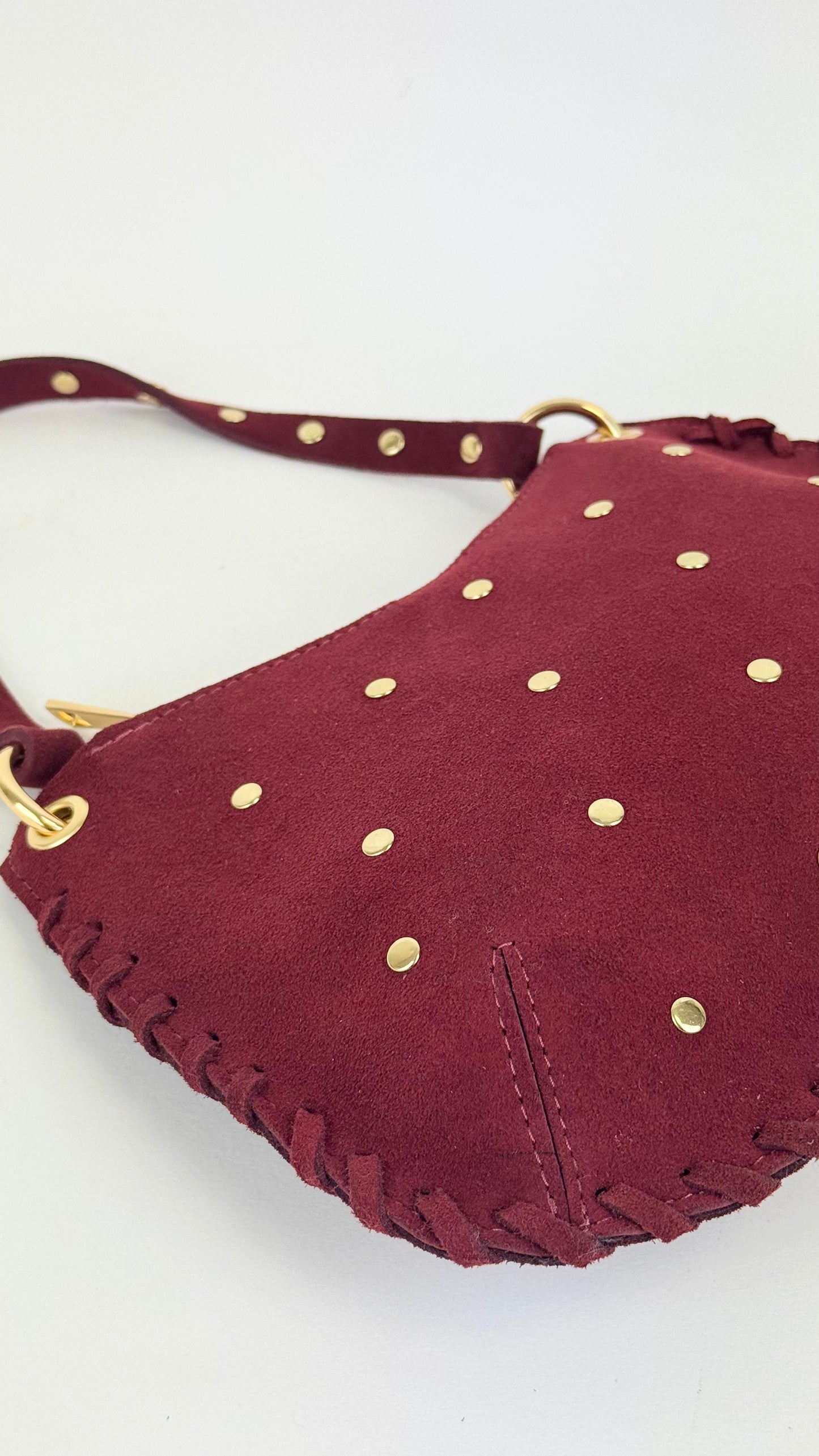 Carteira pequena em pele genuína bordeaux com tachinhas