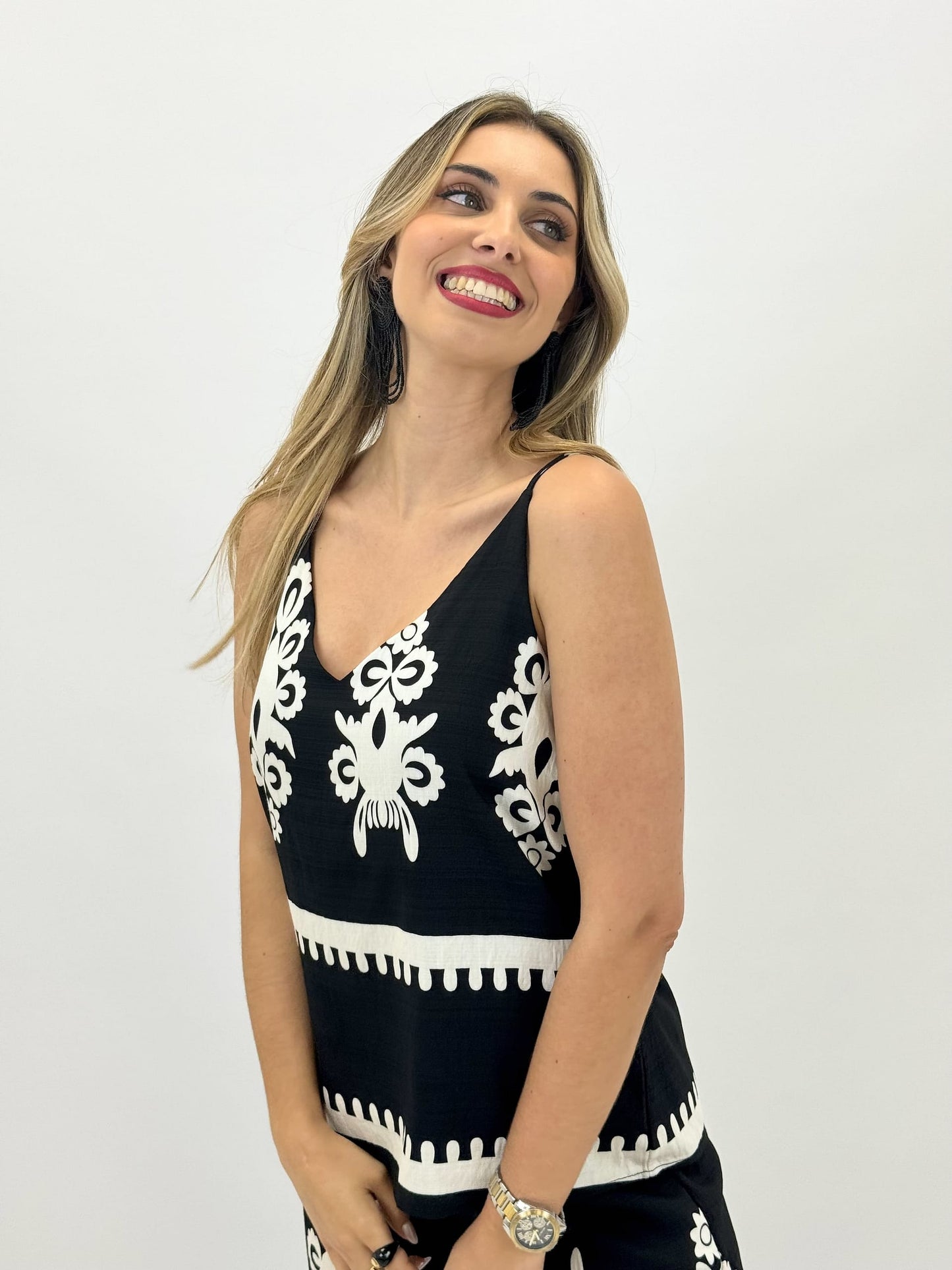 Top desenhos étnicos preto e branco
