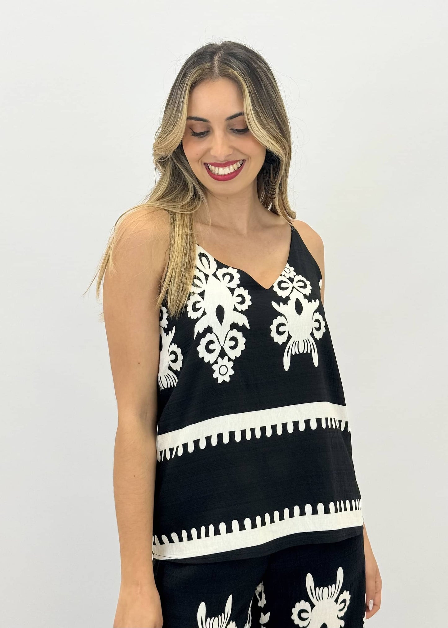 Top desenhos étnicos preto e branco