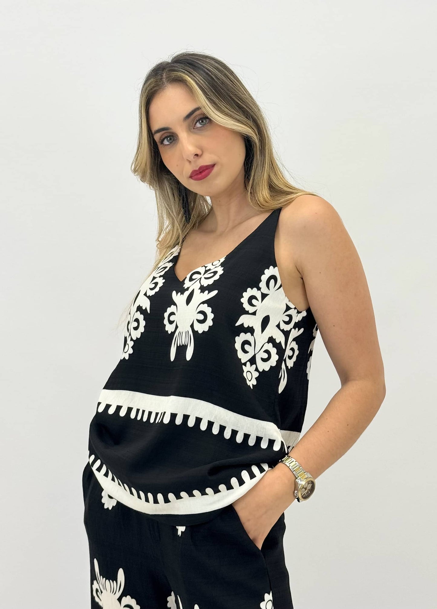 Top desenhos étnicos preto e branco
