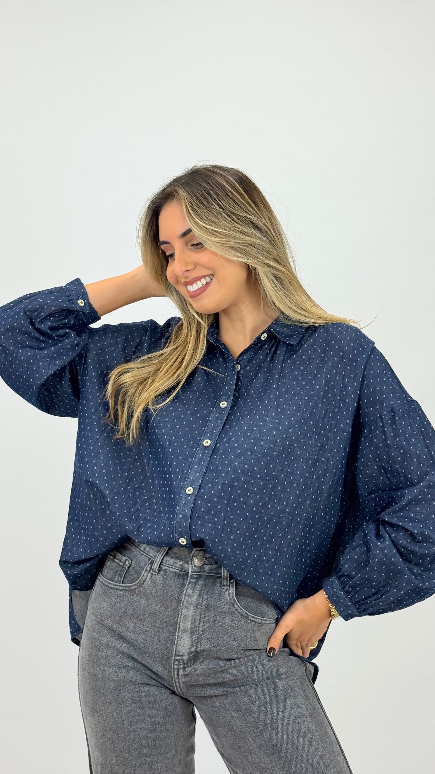 Blusa tecido estilo ganga com pintinhas