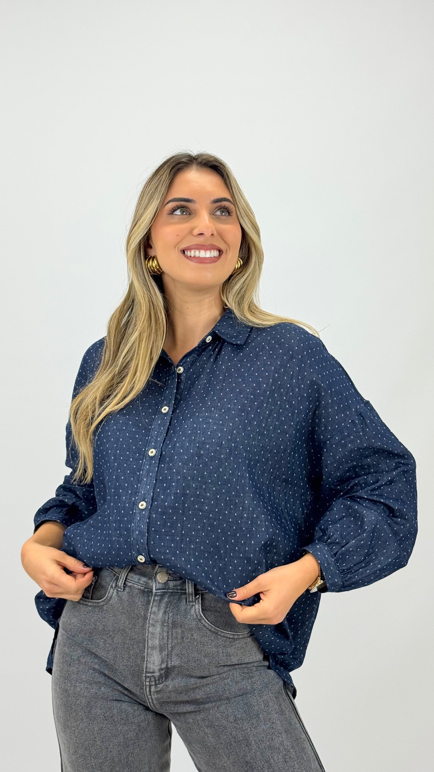 Blusa tecido estilo ganga com pintinhas