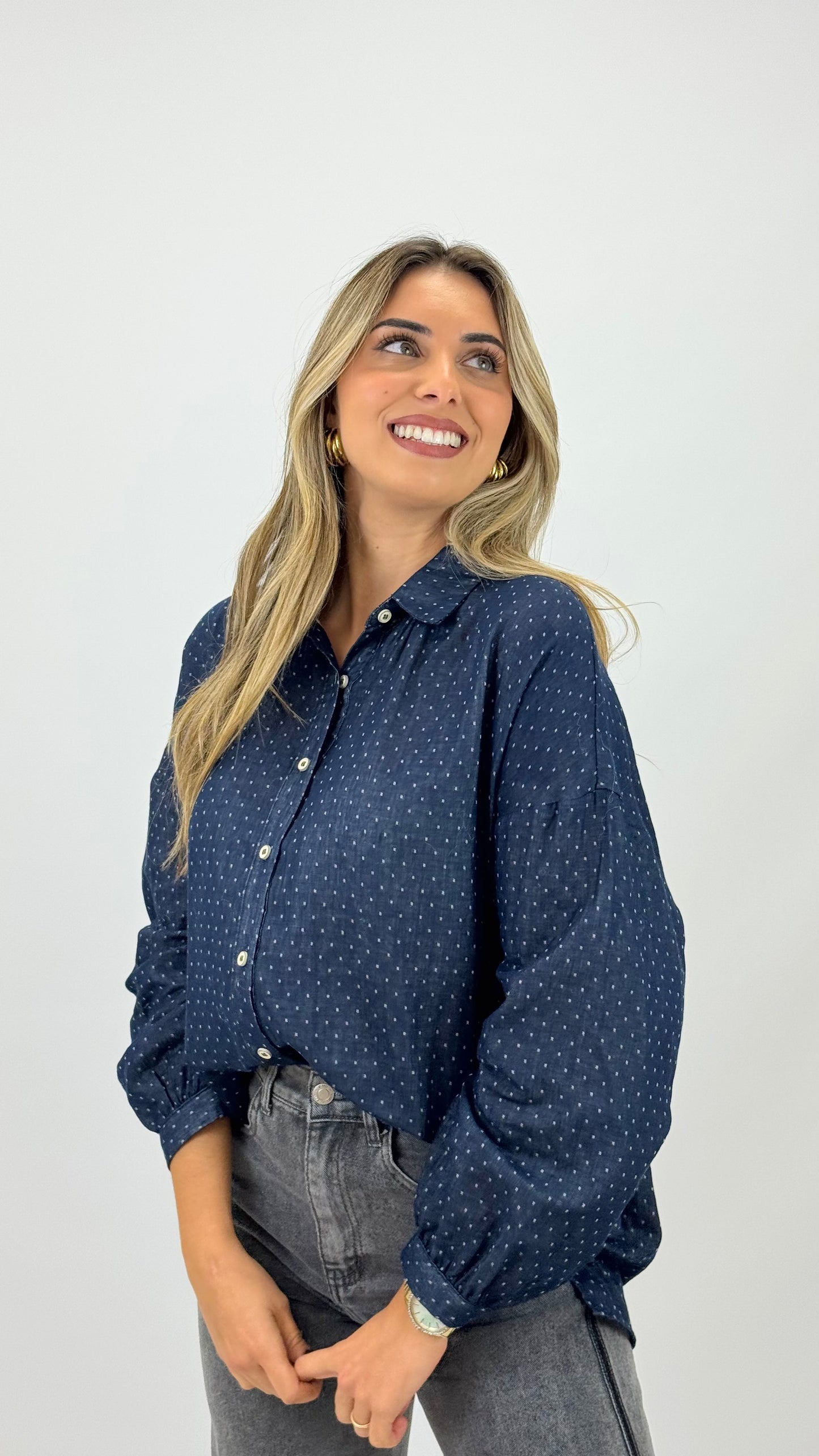 Blusa tecido estilo ganga com pintinhas