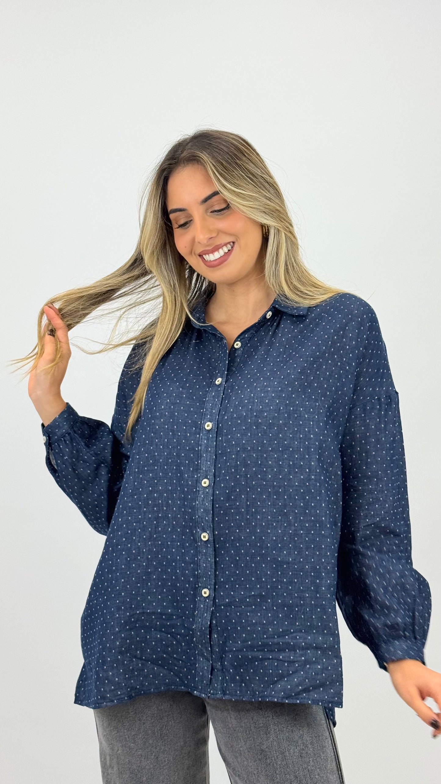 Blusa tecido estilo ganga com pintinhas