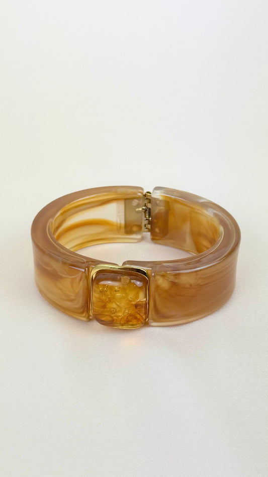 Pulseira acrílico efeito âmbar caramelo