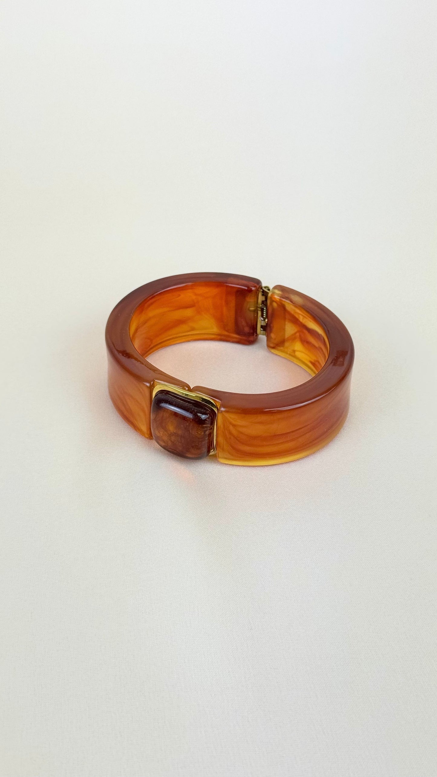 Pulseira acrílico efeito âmbar telha