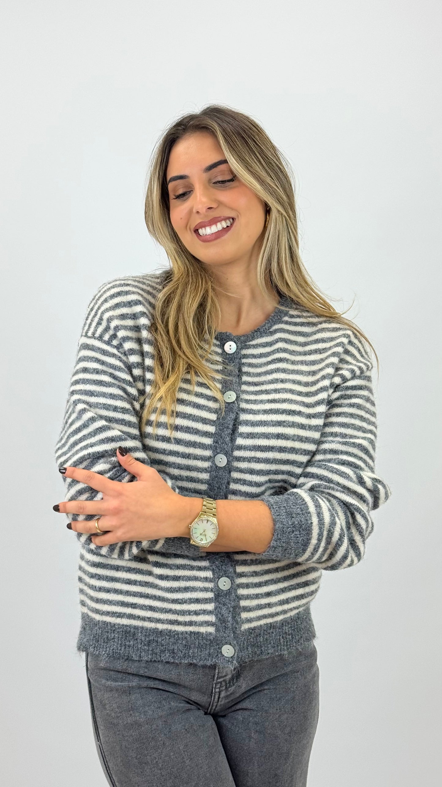 Casaco/camisola malha fofa risca cinza e pérola