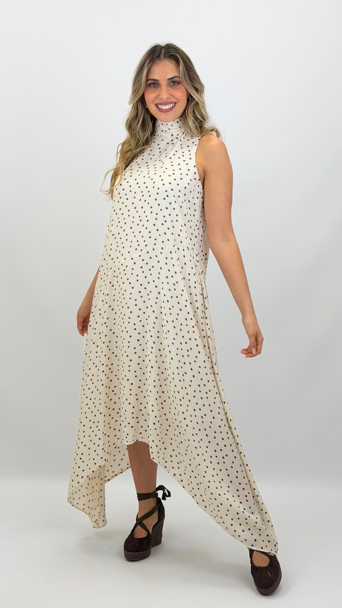 Vestido halter-neck assimétrico pérola pinta castanho