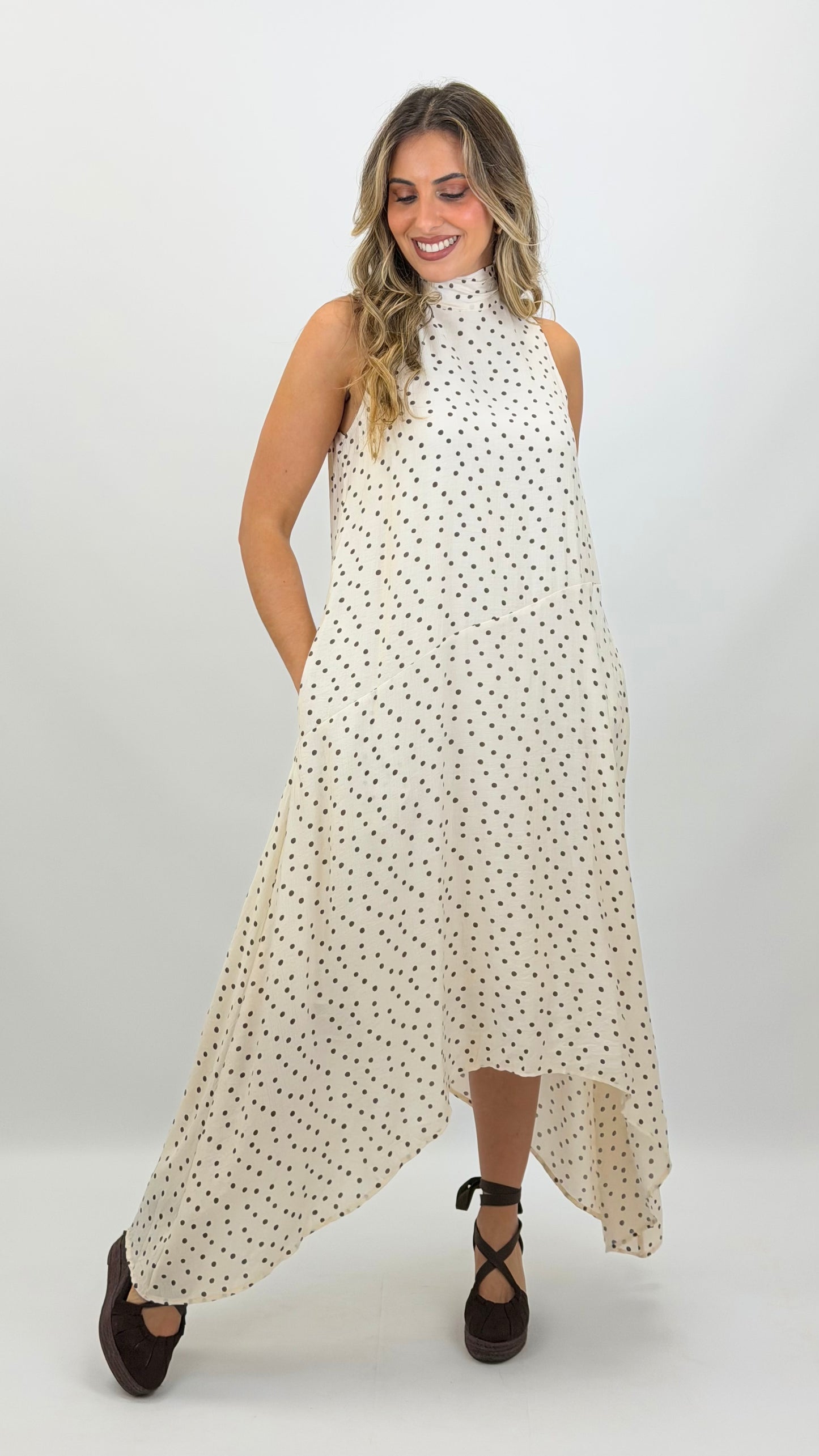 Vestido halter-neck assimétrico pérola pinta castanho