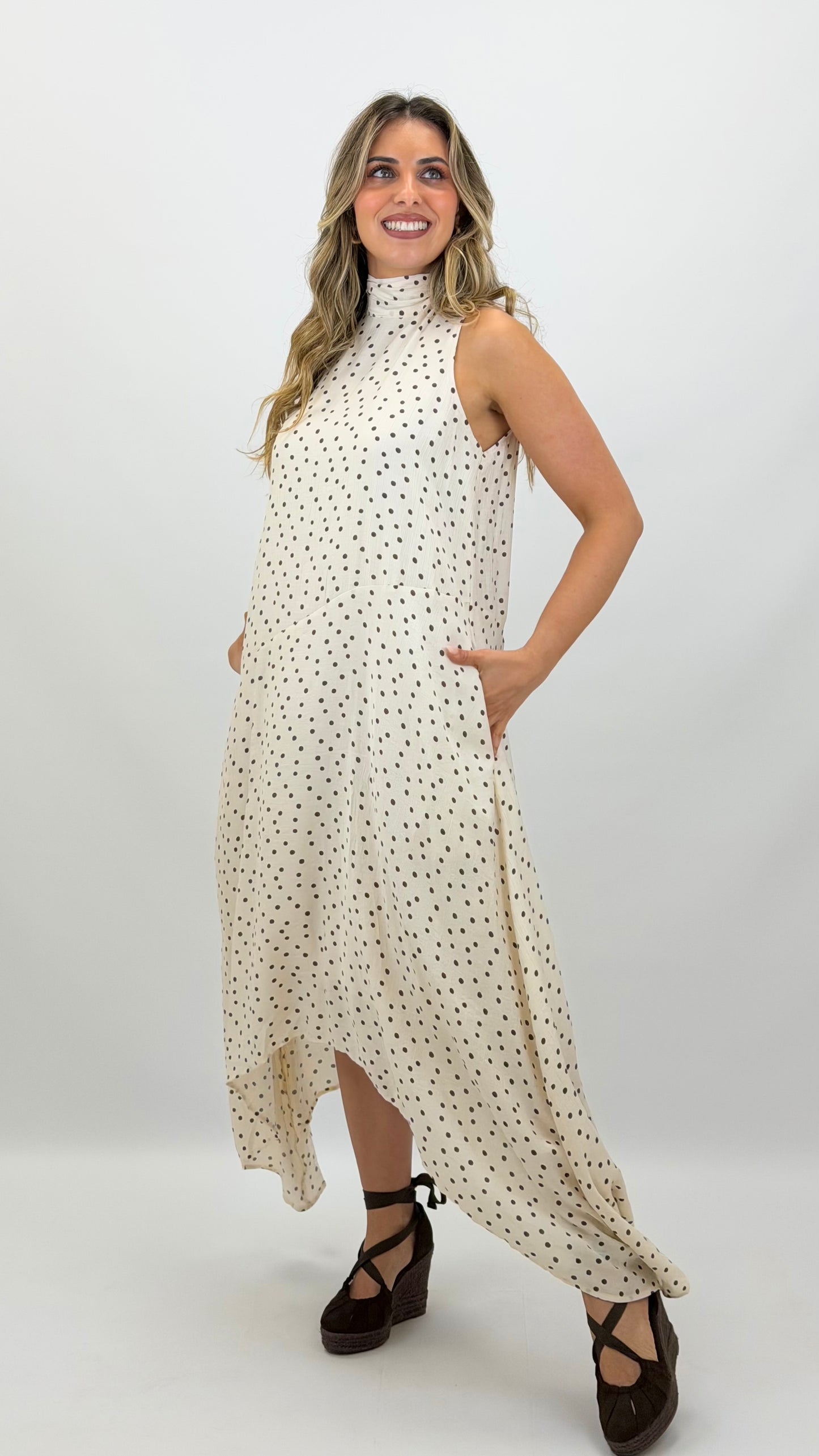 Vestido halter-neck assimétrico pérola pinta castanho
