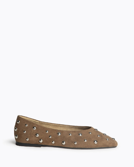 Sabrina estilo camurça com tachas camel