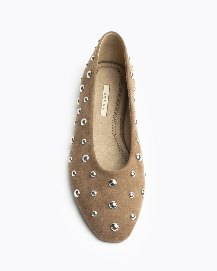 Sabrina estilo camurça com tachas camel