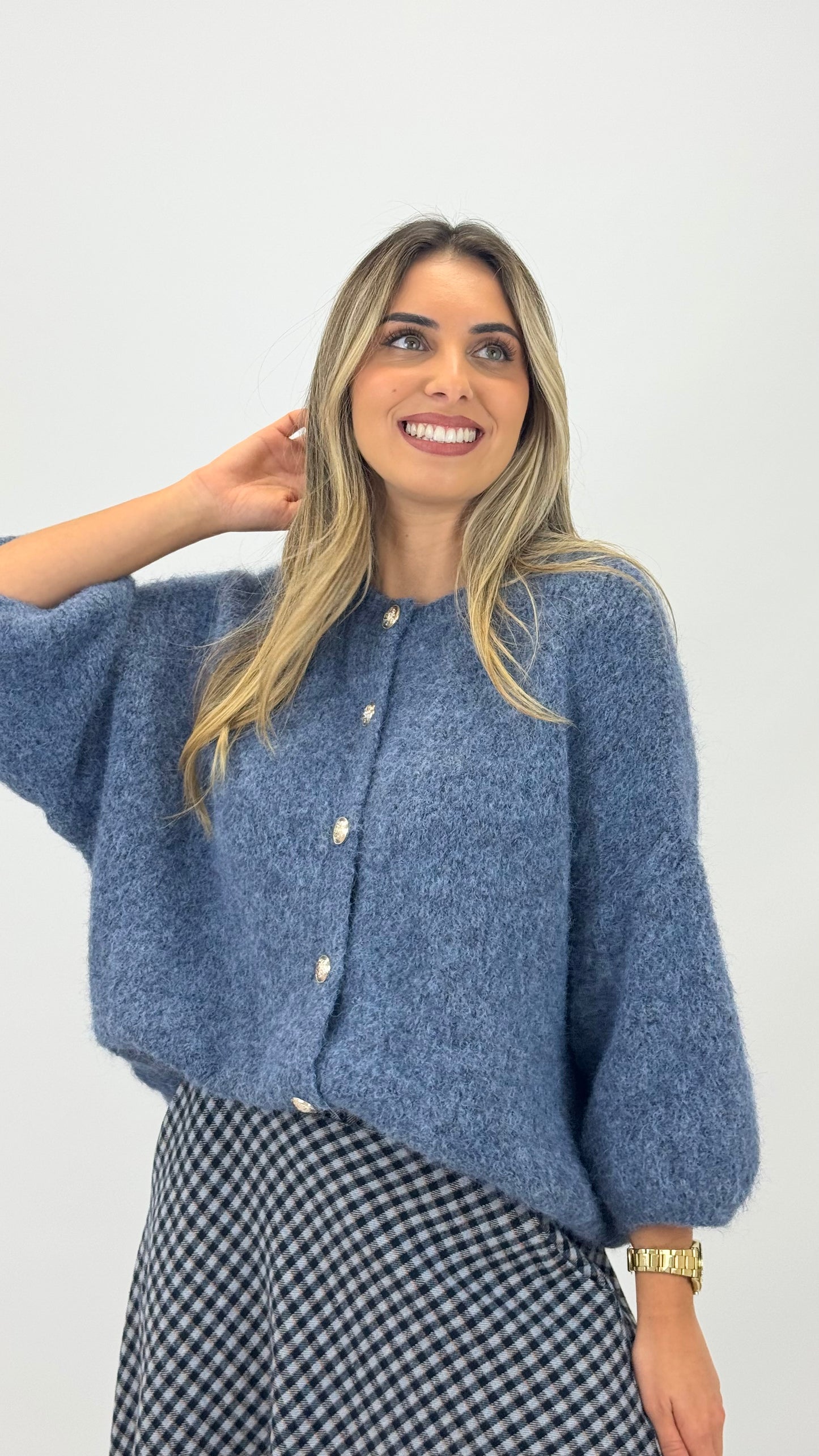 Casaco/camisola malha azul-celeste com botões dourados