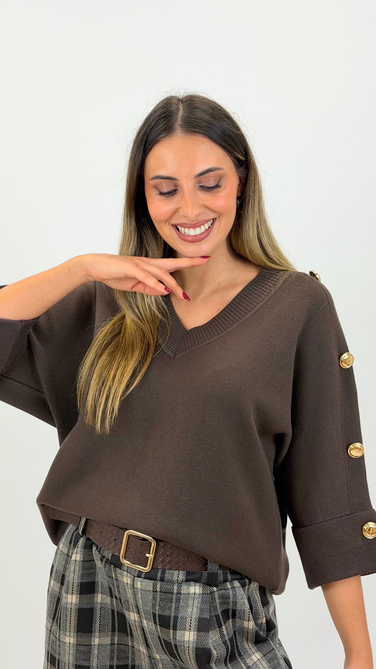 Camisola malha compacta castanho com botões dourados