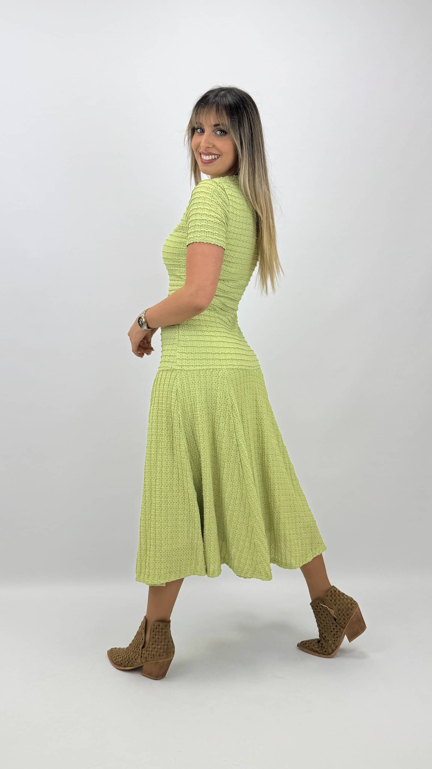 Vestido manga curta modelo sereia verde-lima