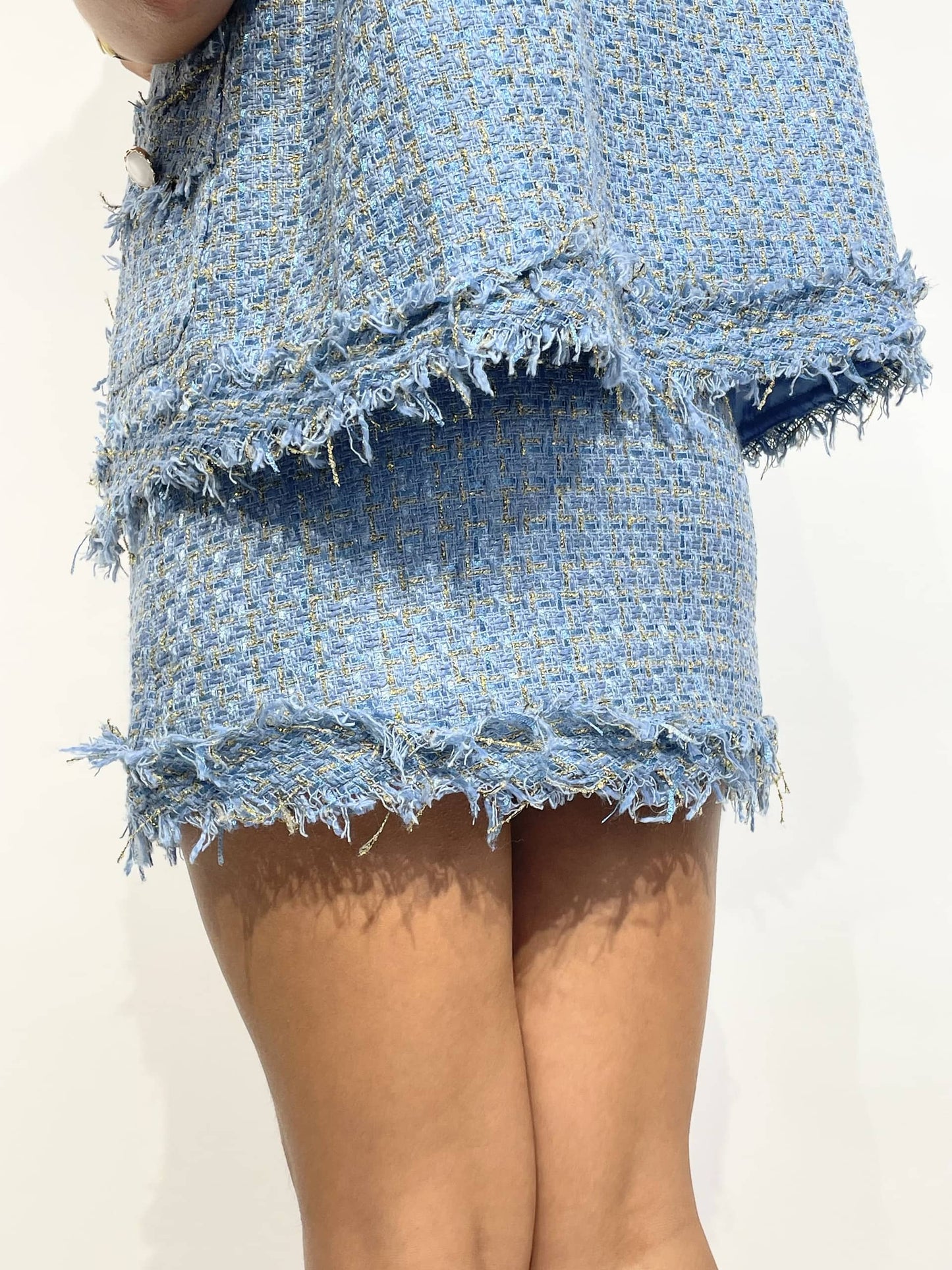 Saia tweed azul com fio dourado