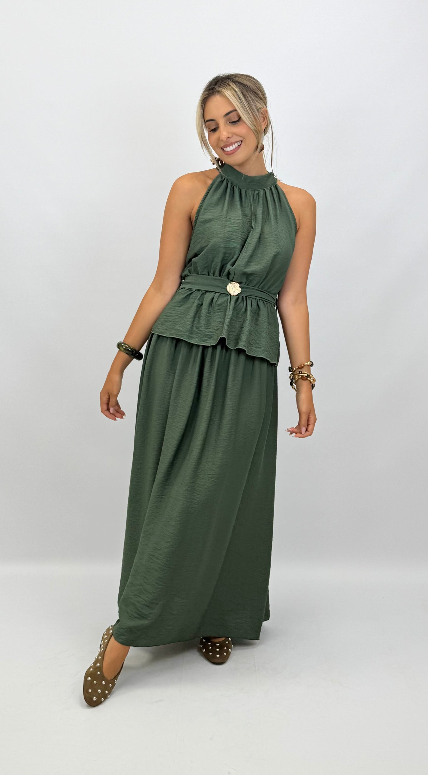 Conjunto top e saia verde