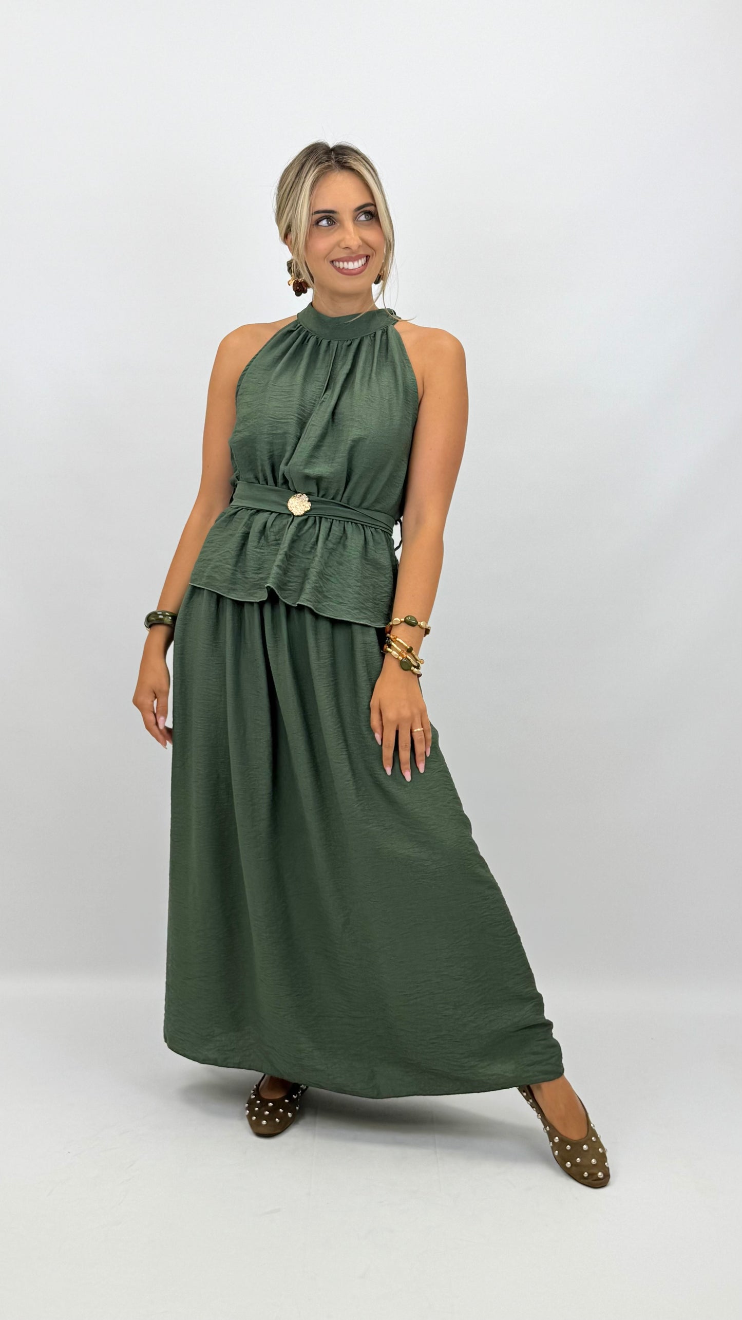 Conjunto top e saia verde