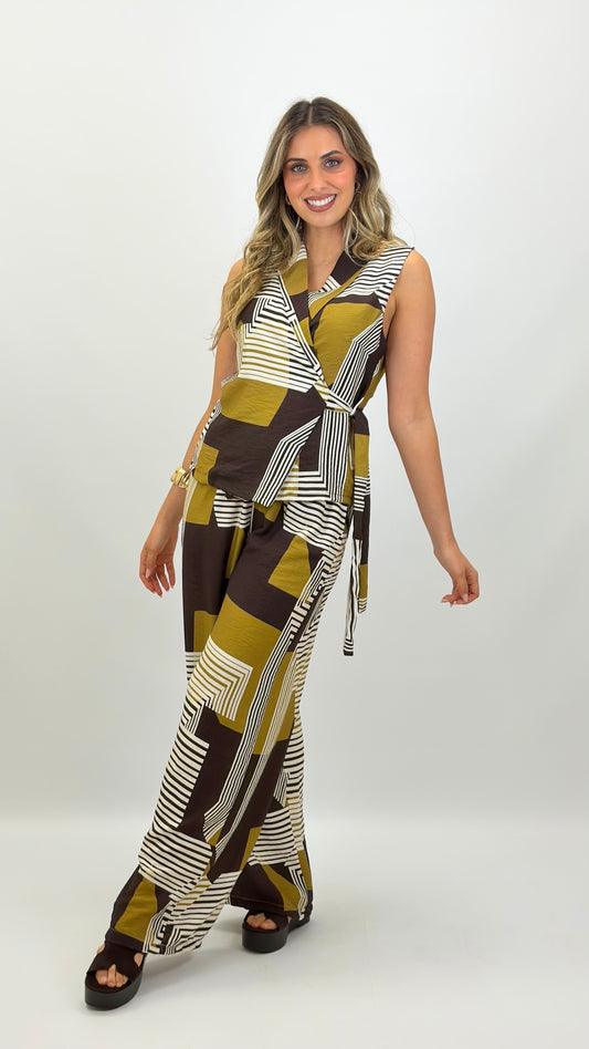 Conjunto top e calça estampado geométrico amarelo e castanho