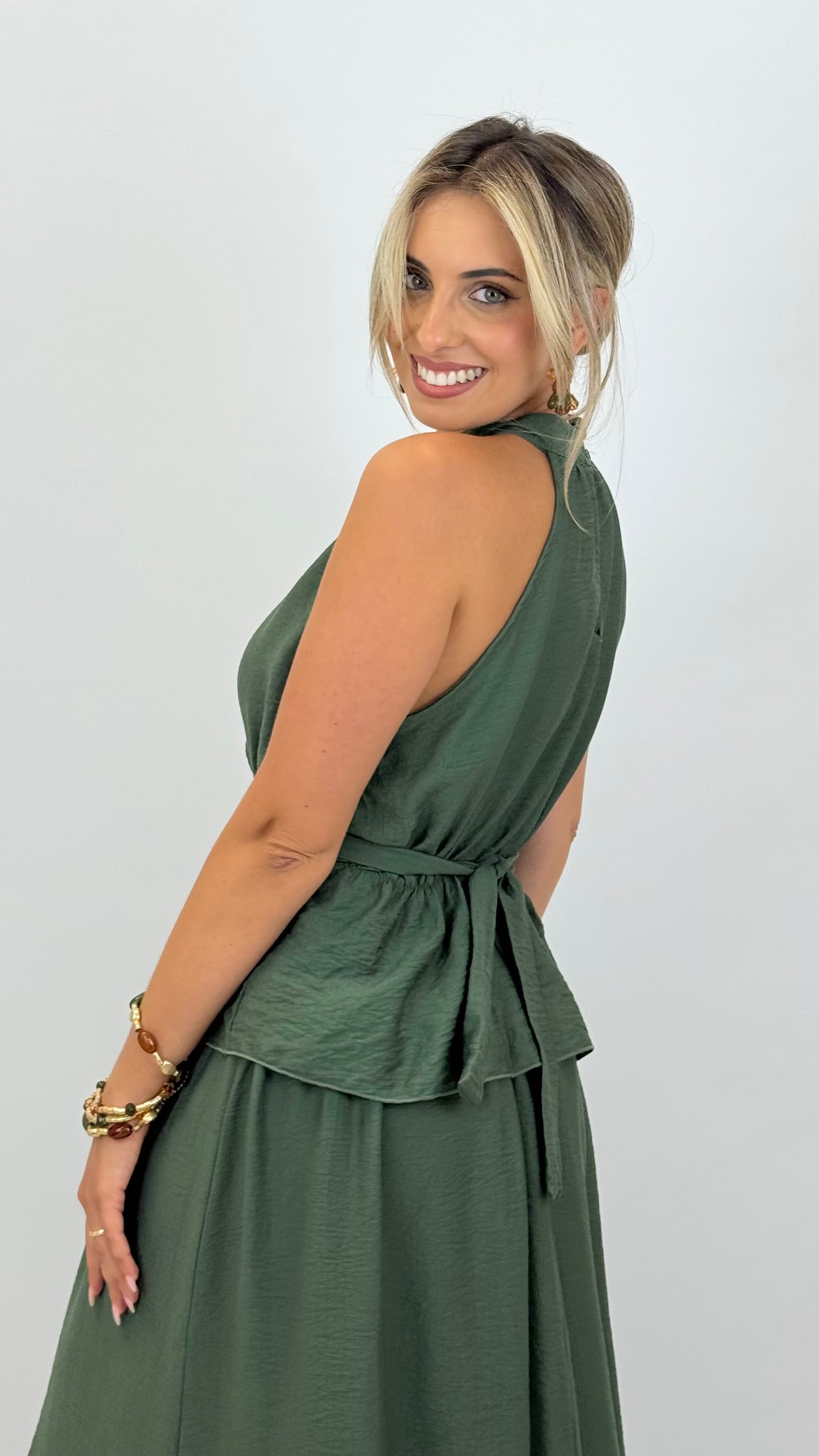 Conjunto top e saia verde