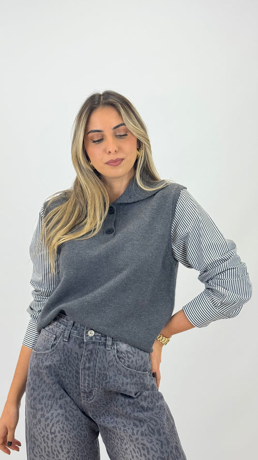 Colete malha cinza com mangas de blusa riscas