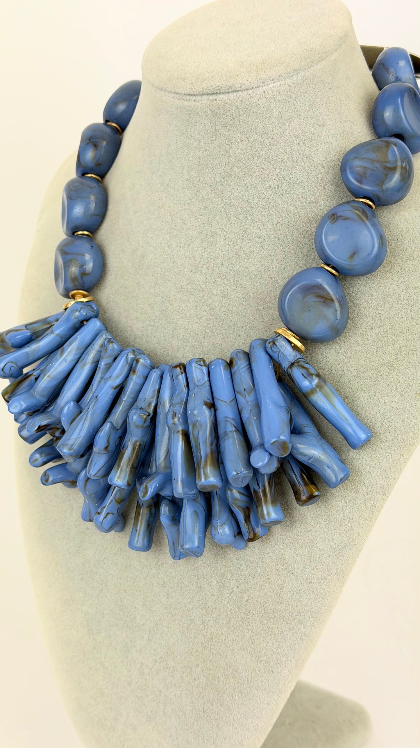 Colar acrílicos estilo osso tons azul-inglês
