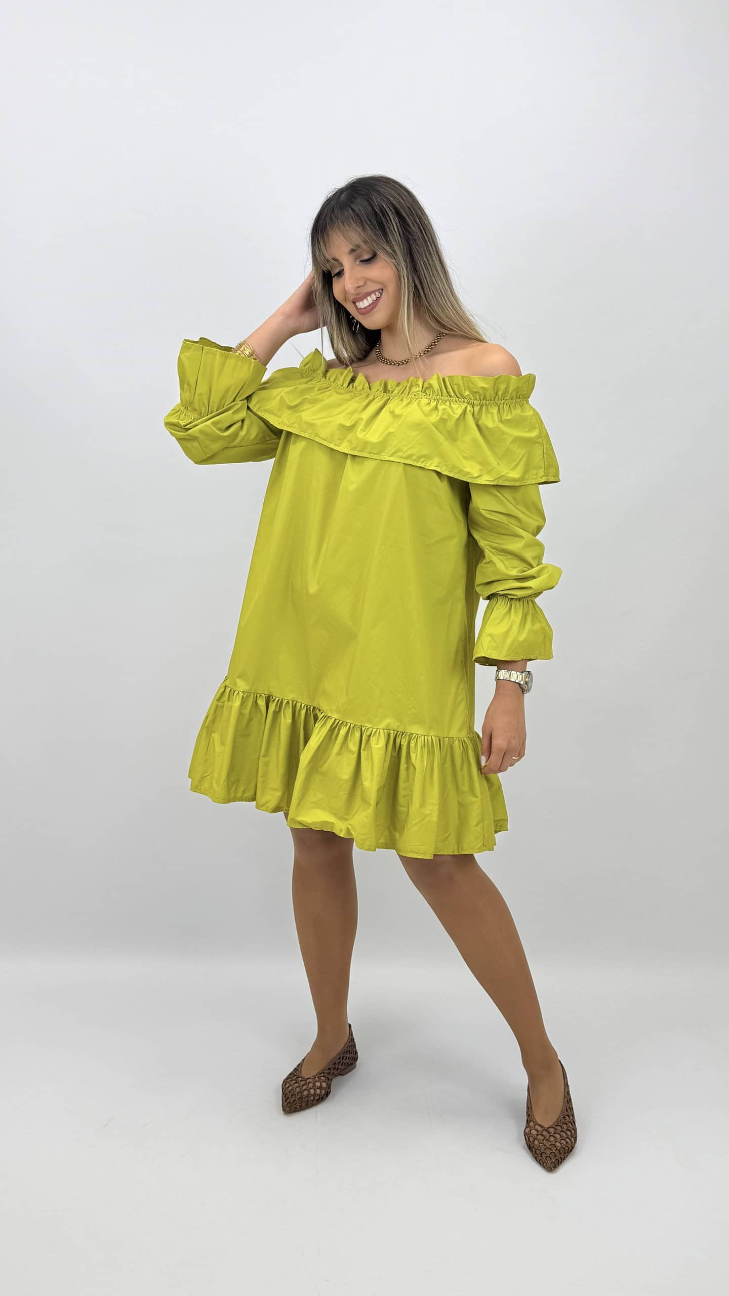 Vestido curto com folhos verde-lima