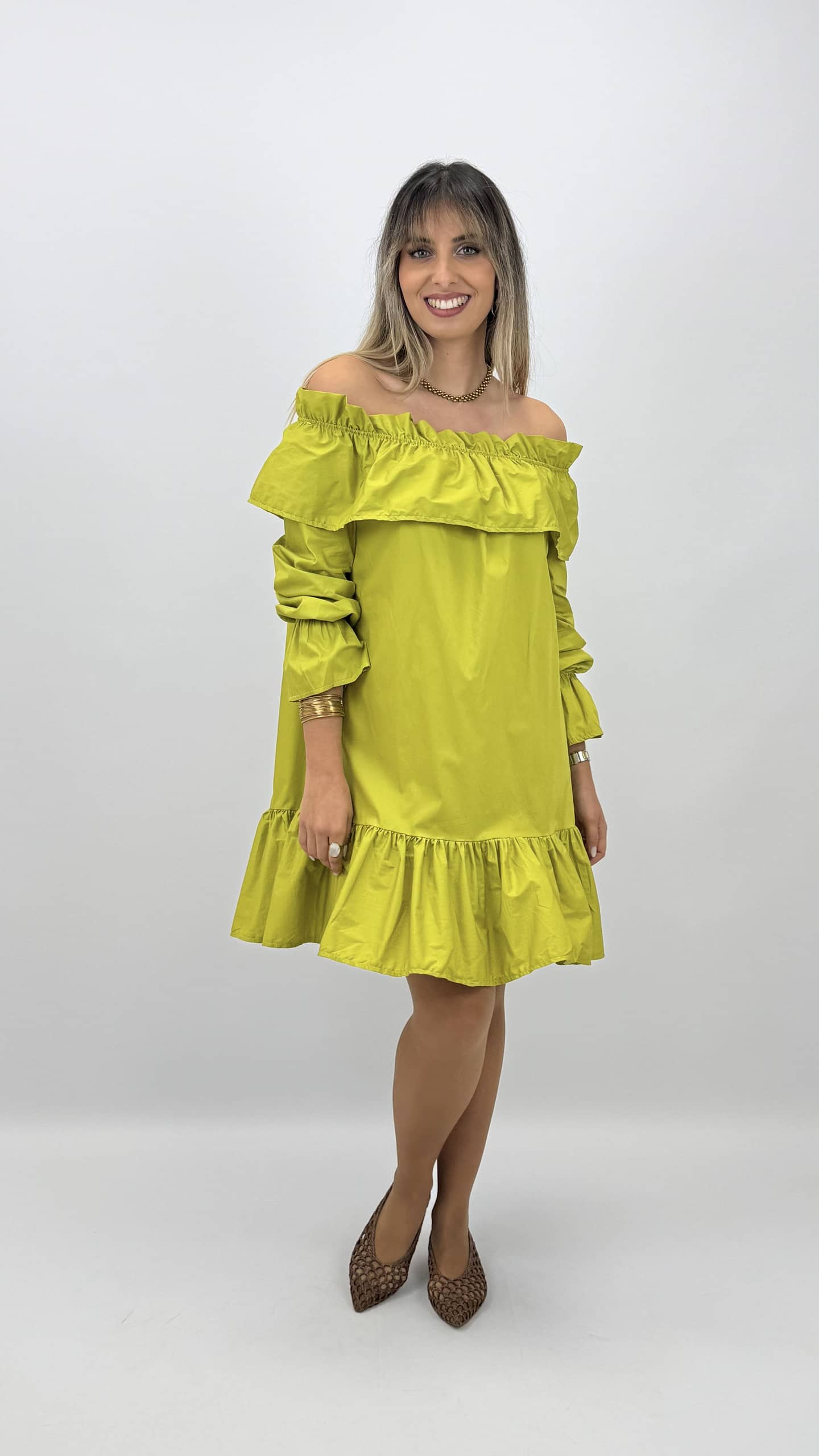 Vestido curto com folhos verde-lima