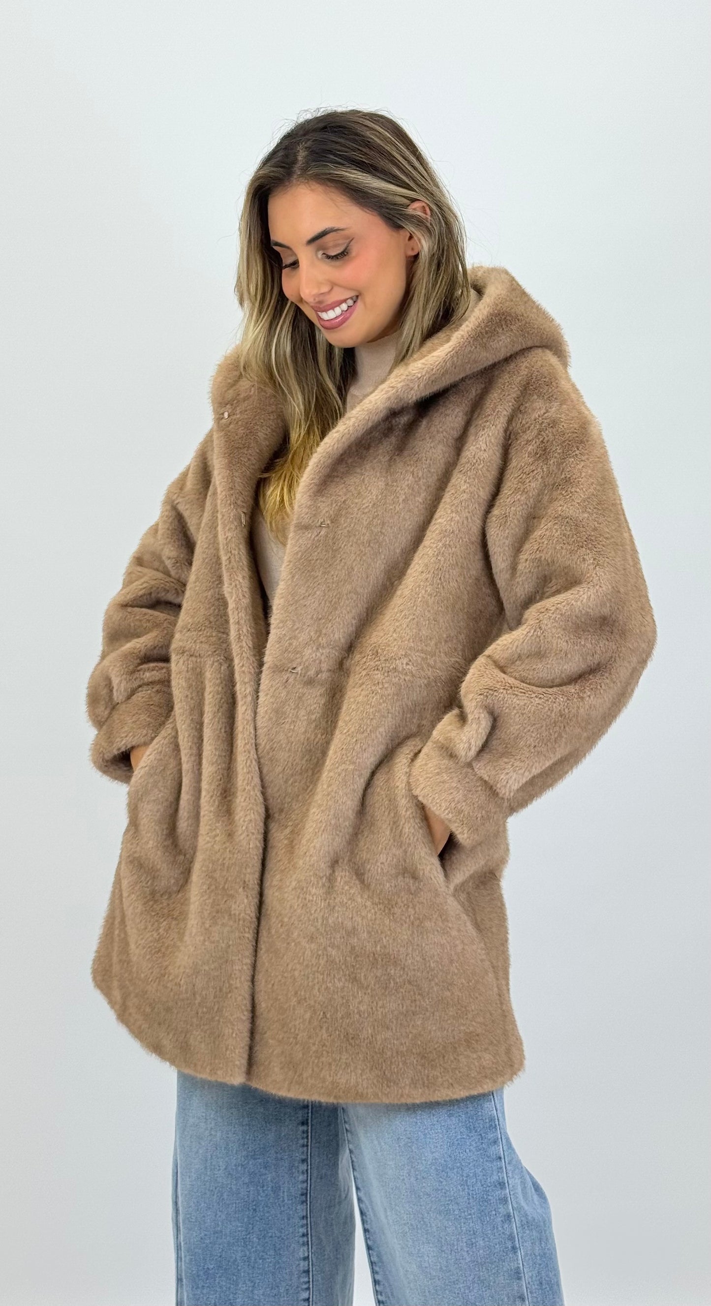 Casaco pêlo sintético com capuz bege/camel