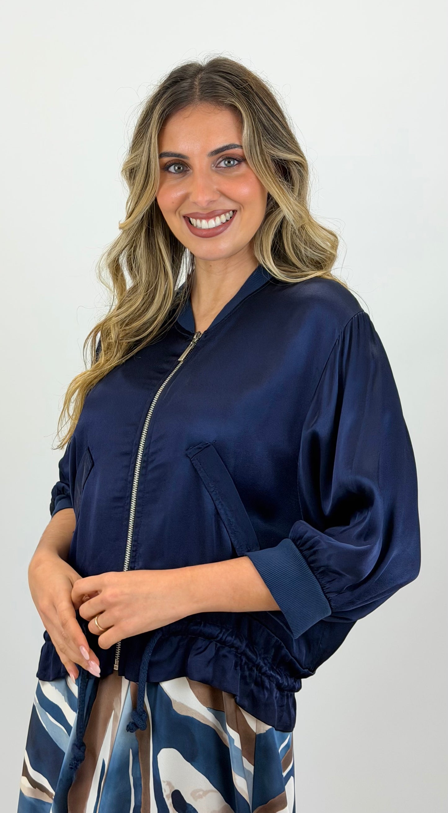 Bomber acetinado azul-marinho
