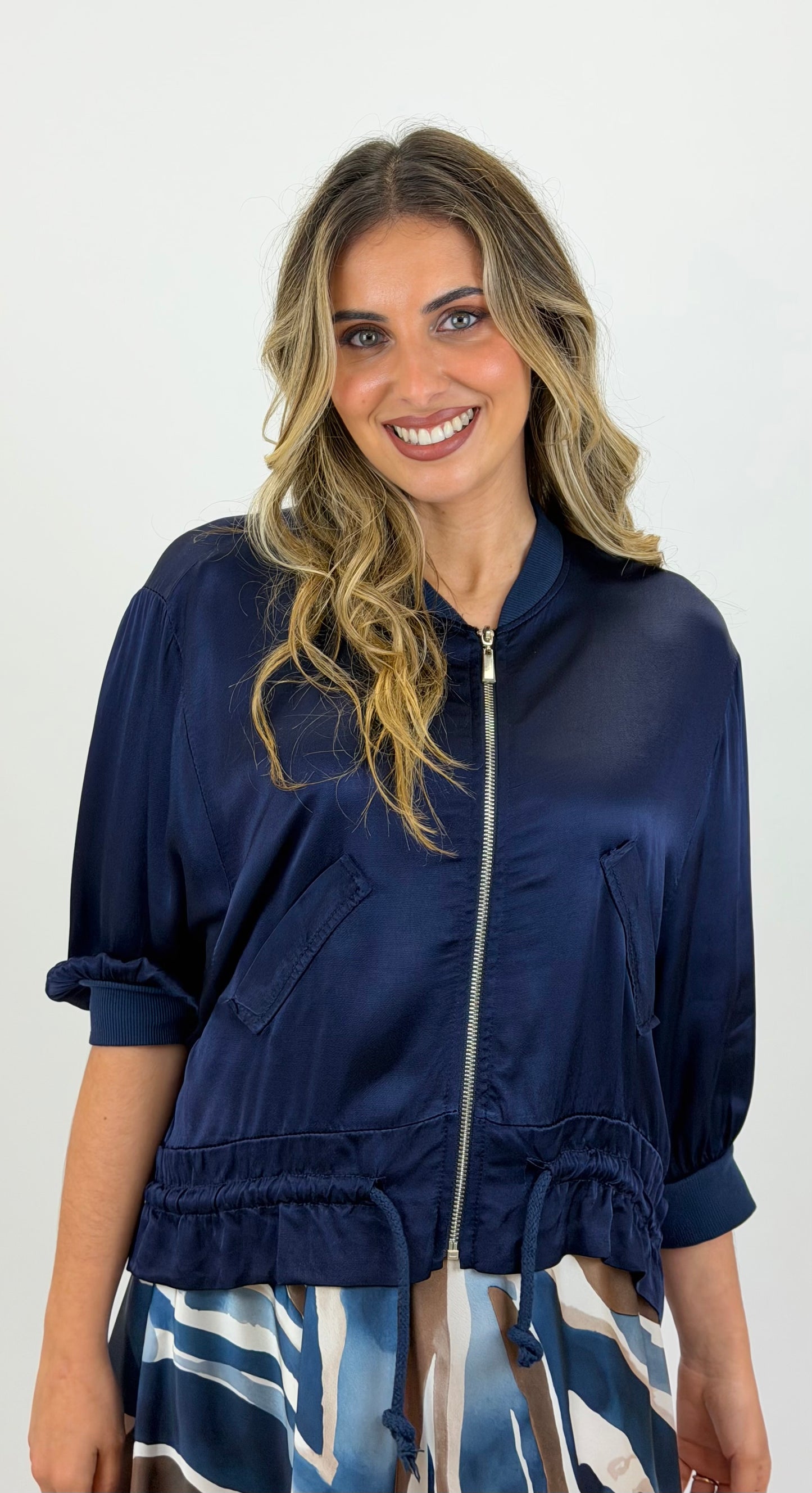 Bomber acetinado azul-marinho