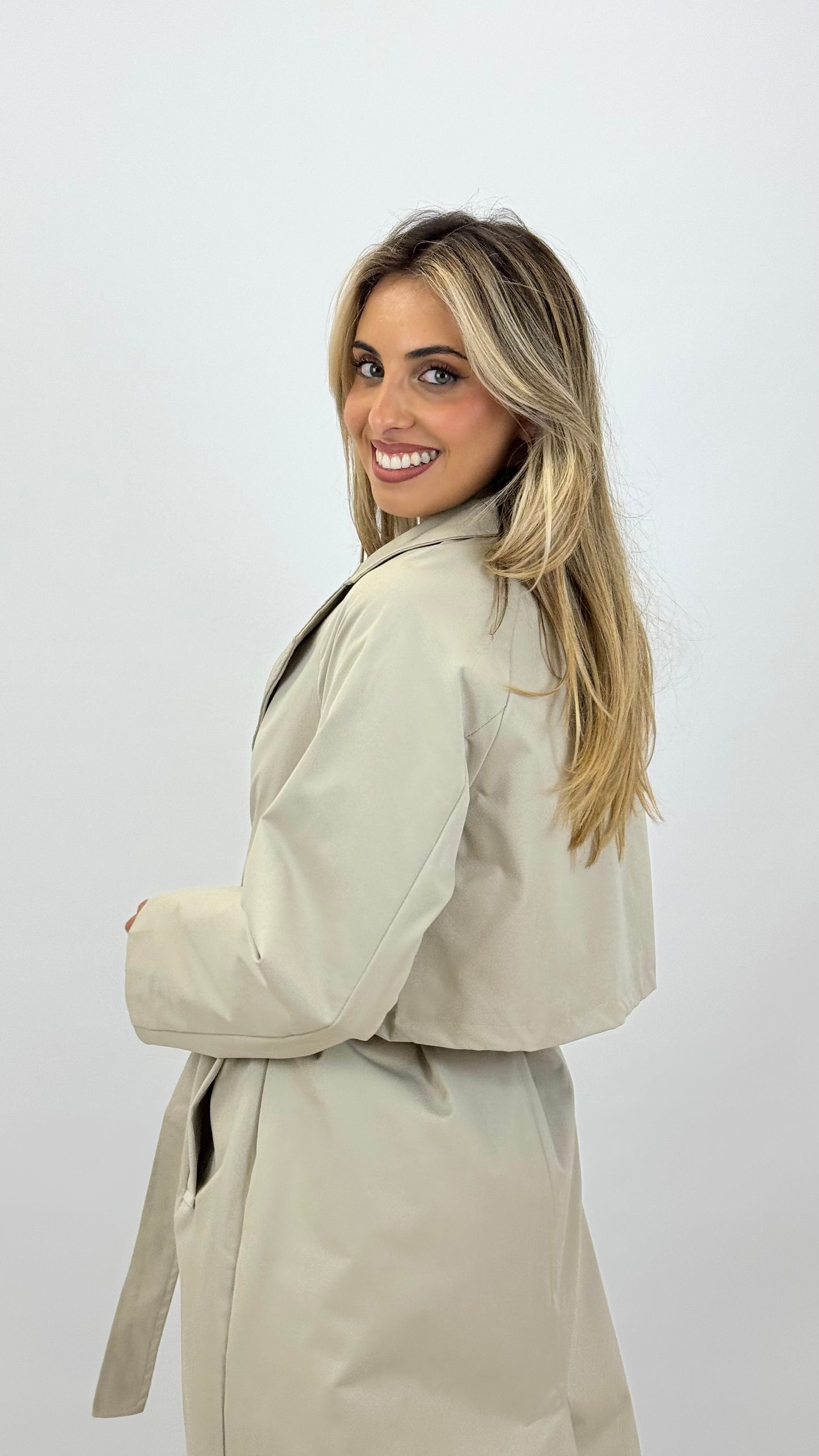 Gabardine em tecido com cinto bege