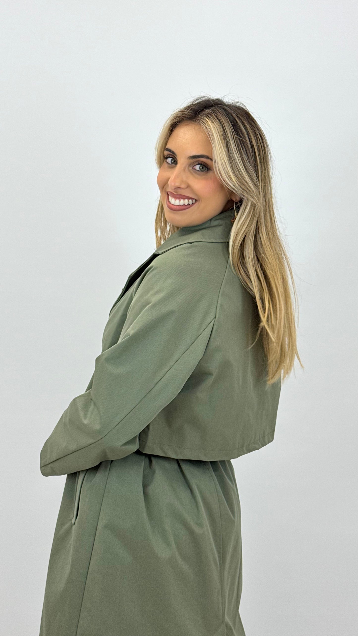 Gabardine em tecido com cinto verde