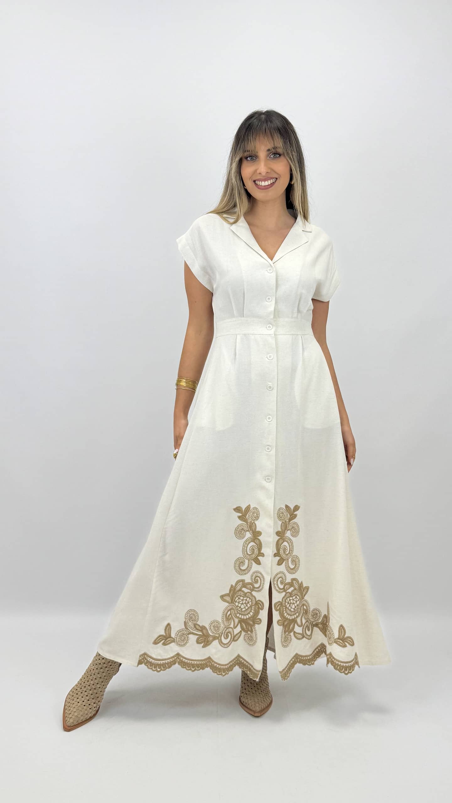 Vestido midi creme com bordados bege