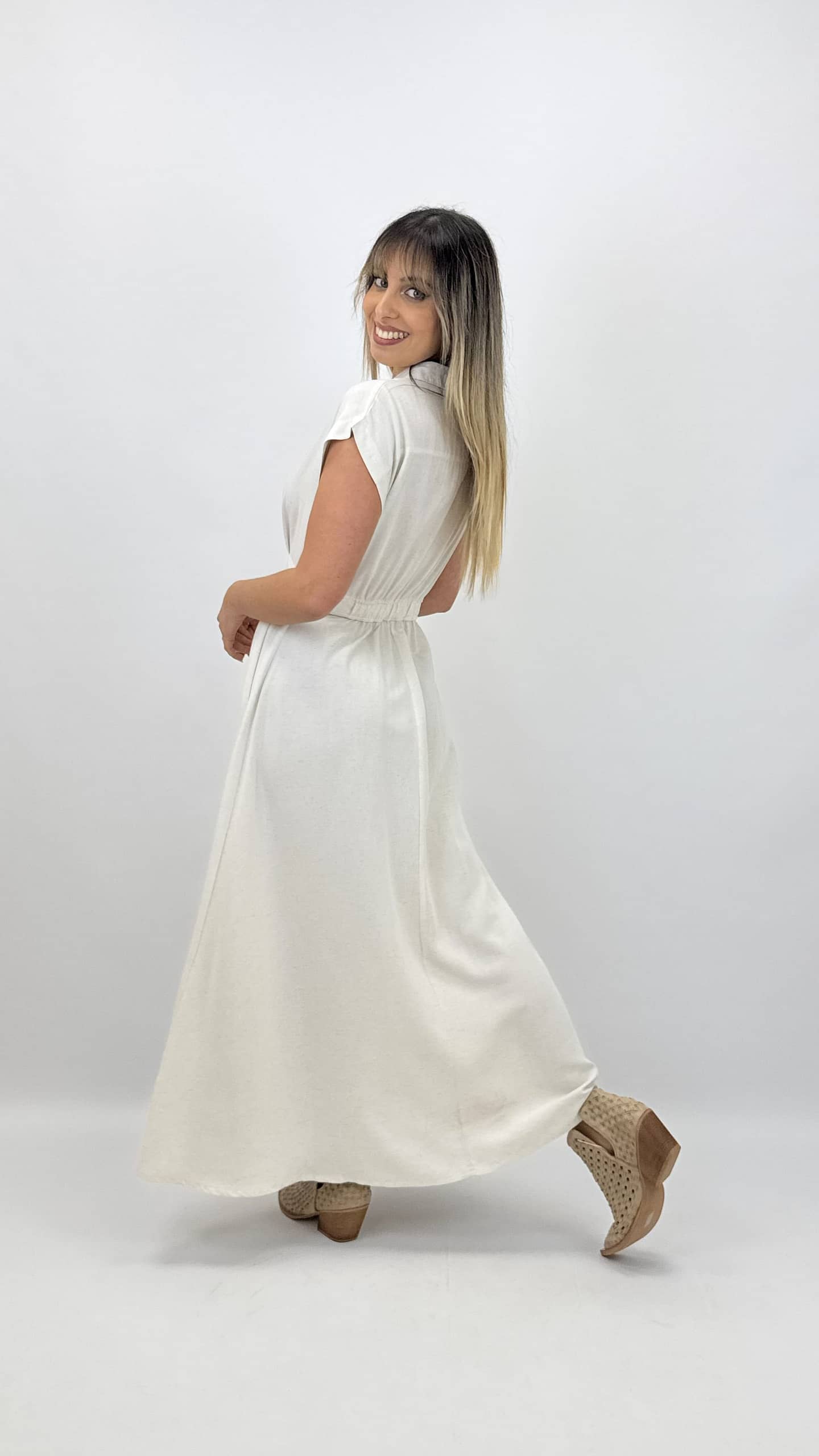 Vestido midi creme com bordados bege