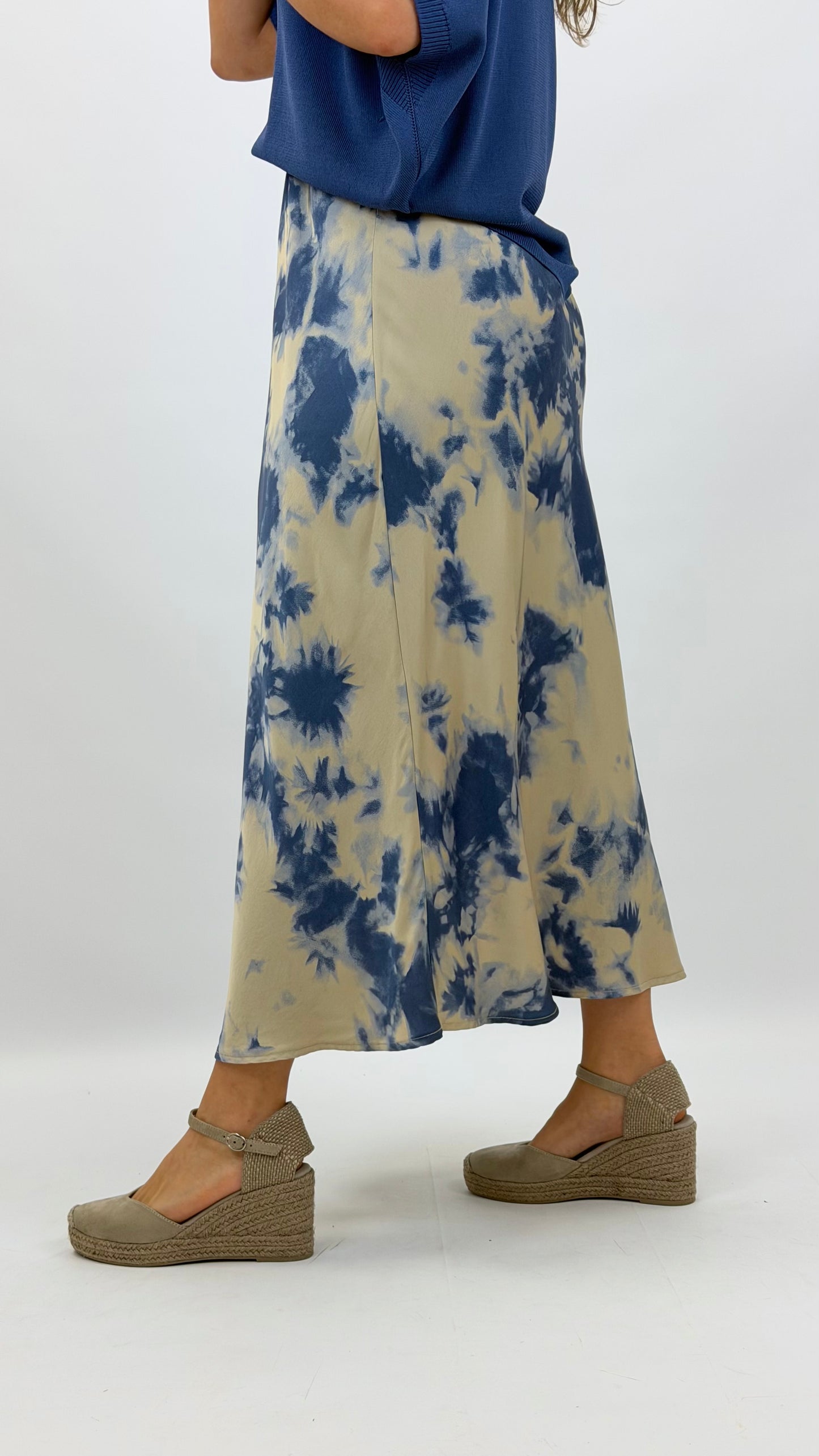 Saia creme estampado abstrato azul