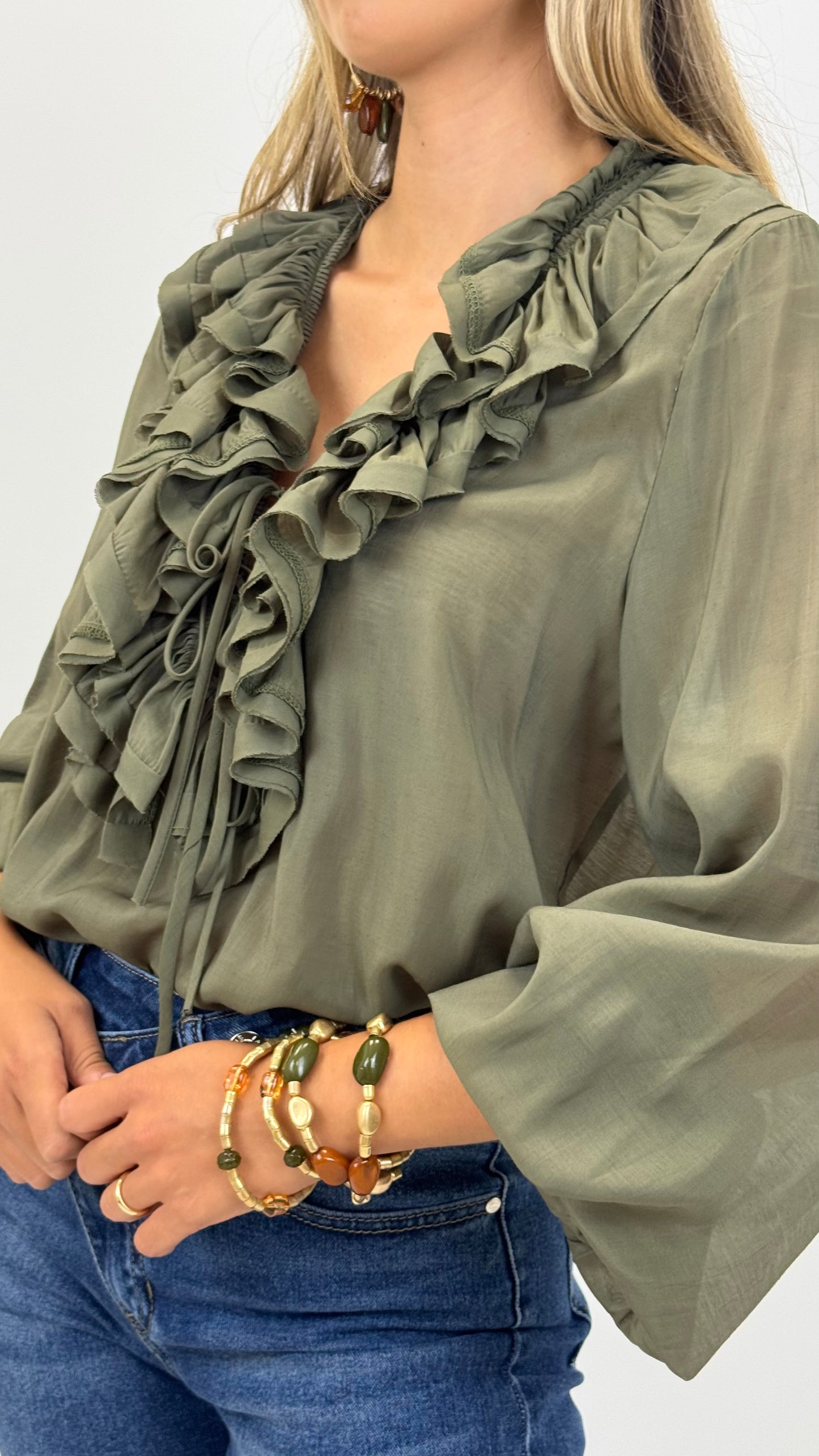 Blusa com folhos verde