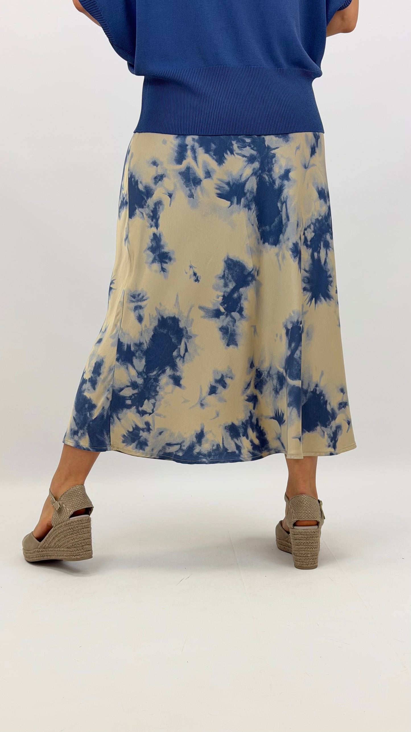 Saia creme estampado abstrato azul