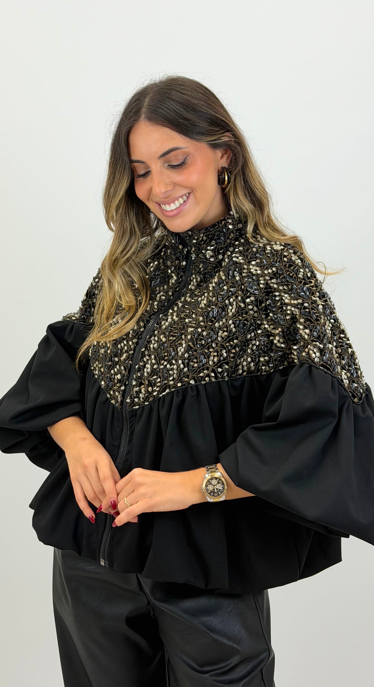 Bomber malha preto lantejoulas assimétricas dourado