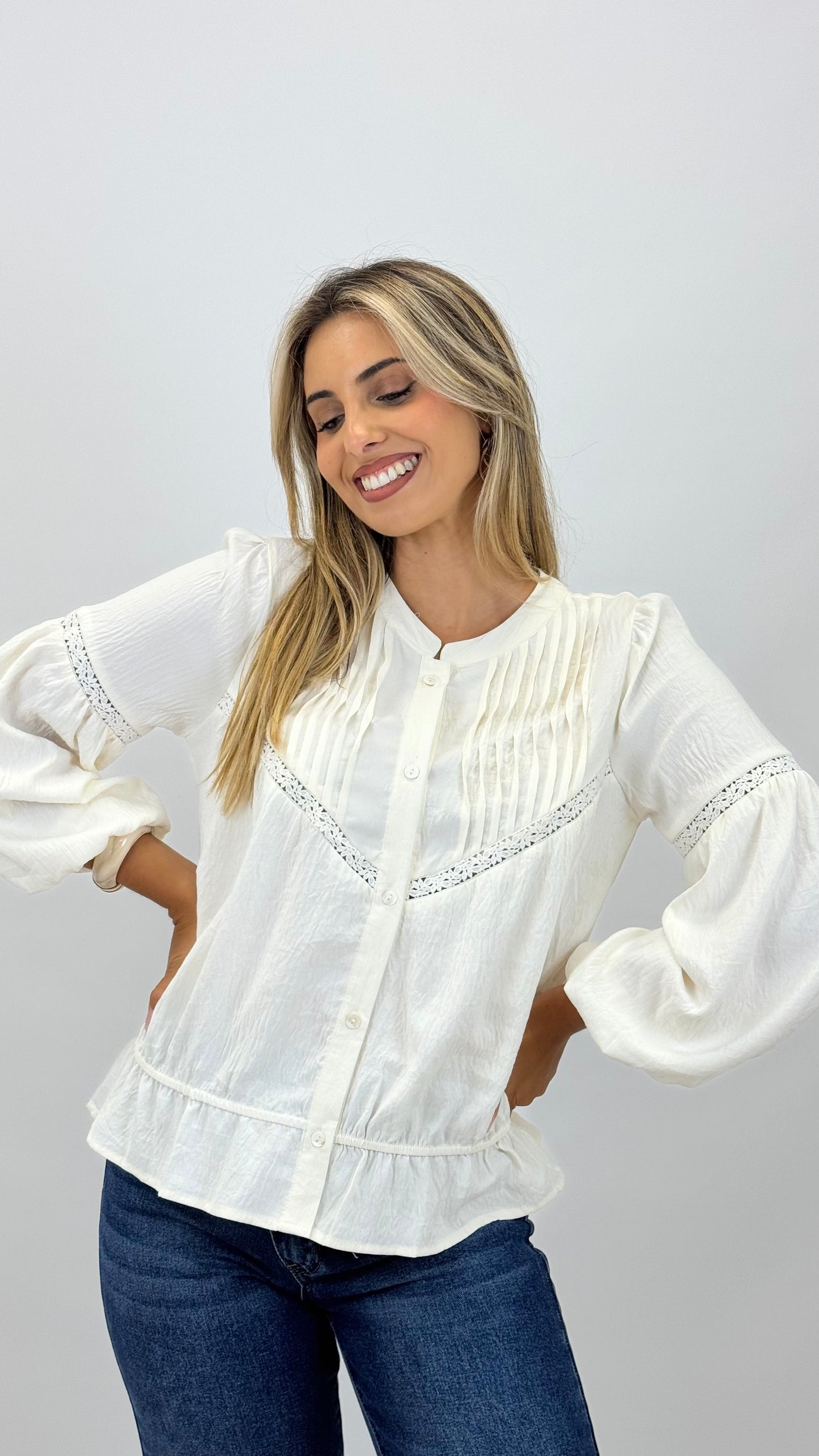 Blusa estilo romântico pérola