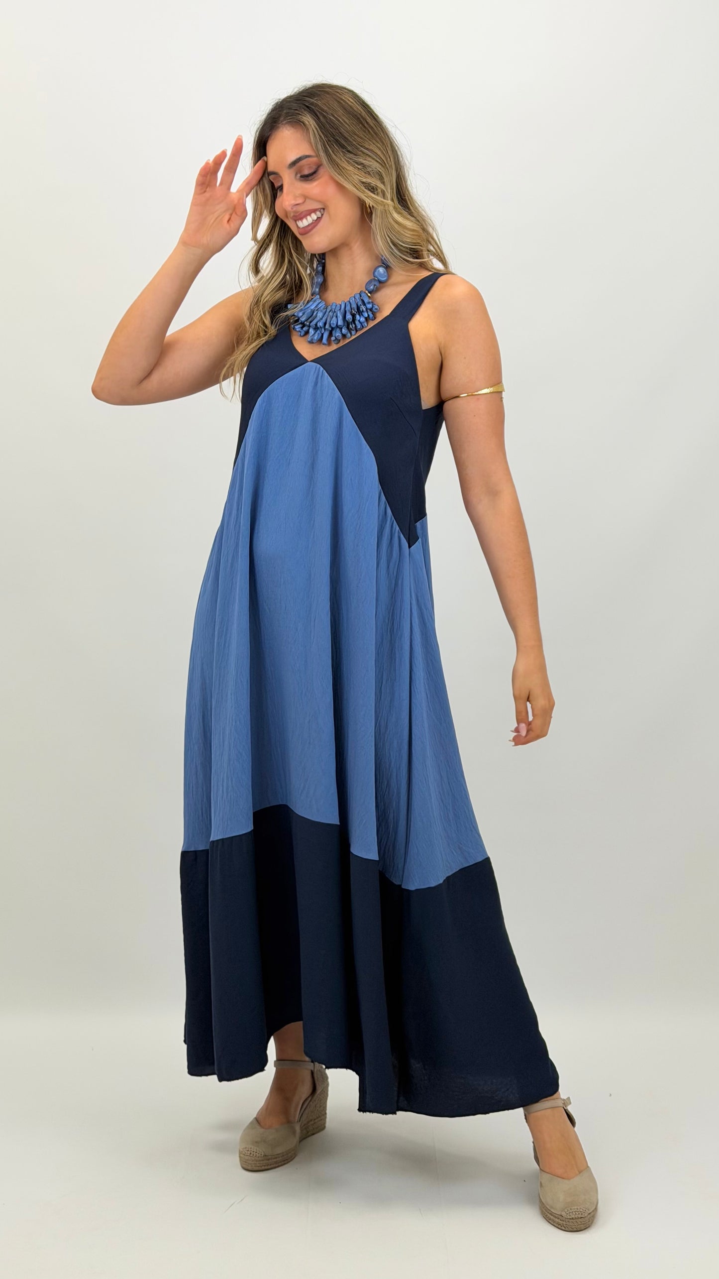 Vestido tons azul-marinho e azul-ganga