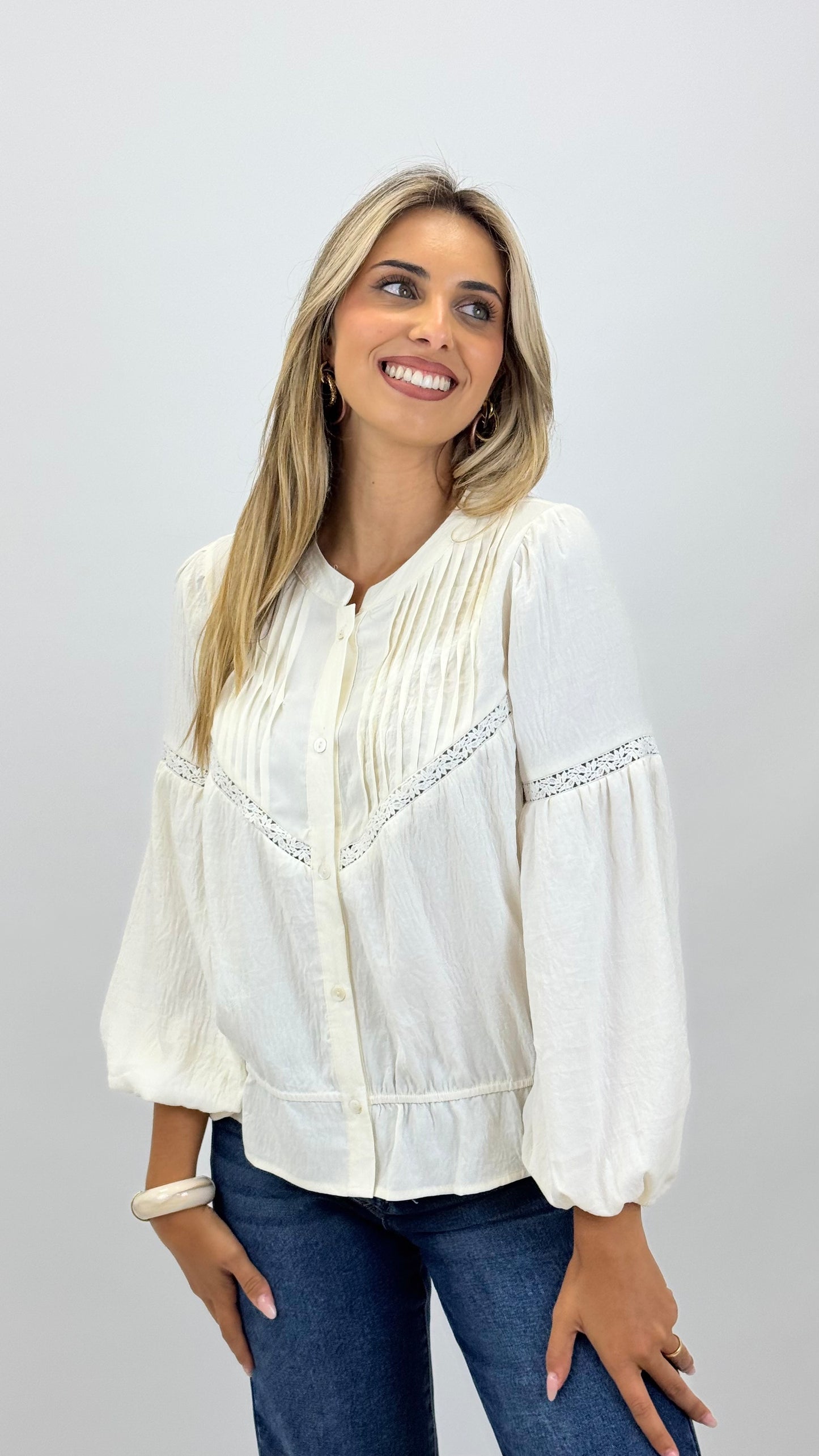 Blusa estilo romântico pérola