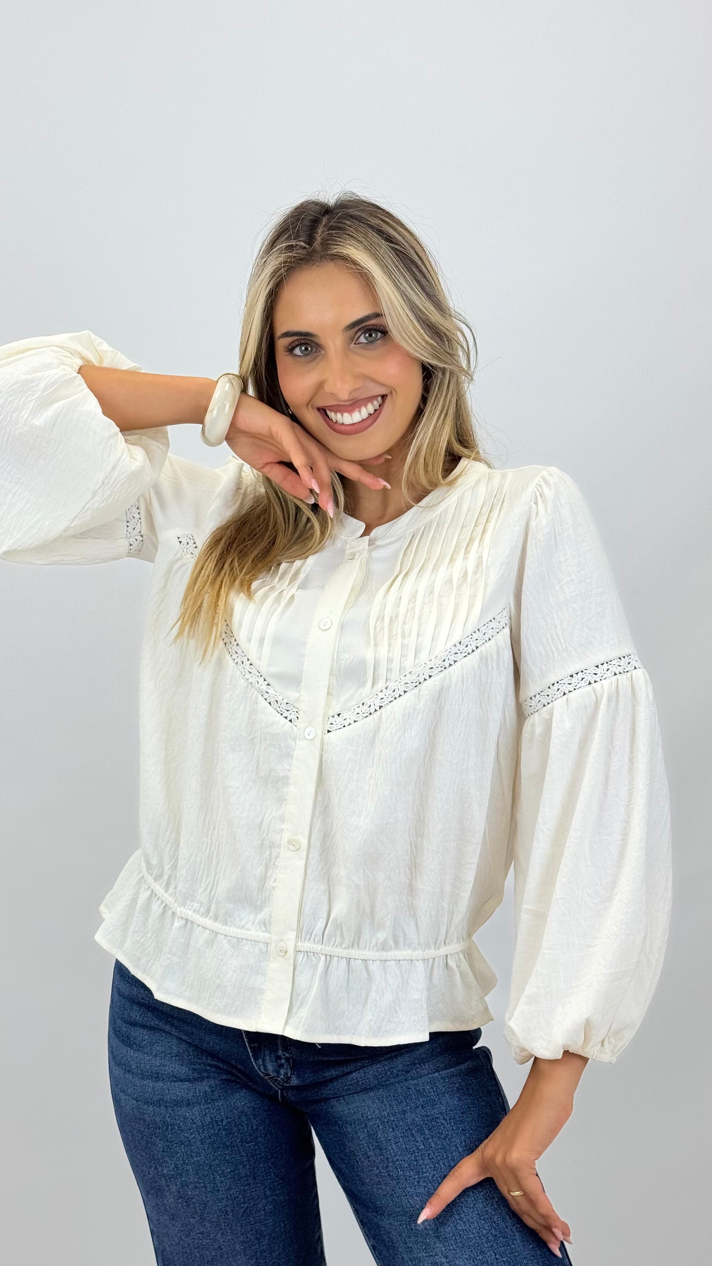 Blusa estilo romântico pérola