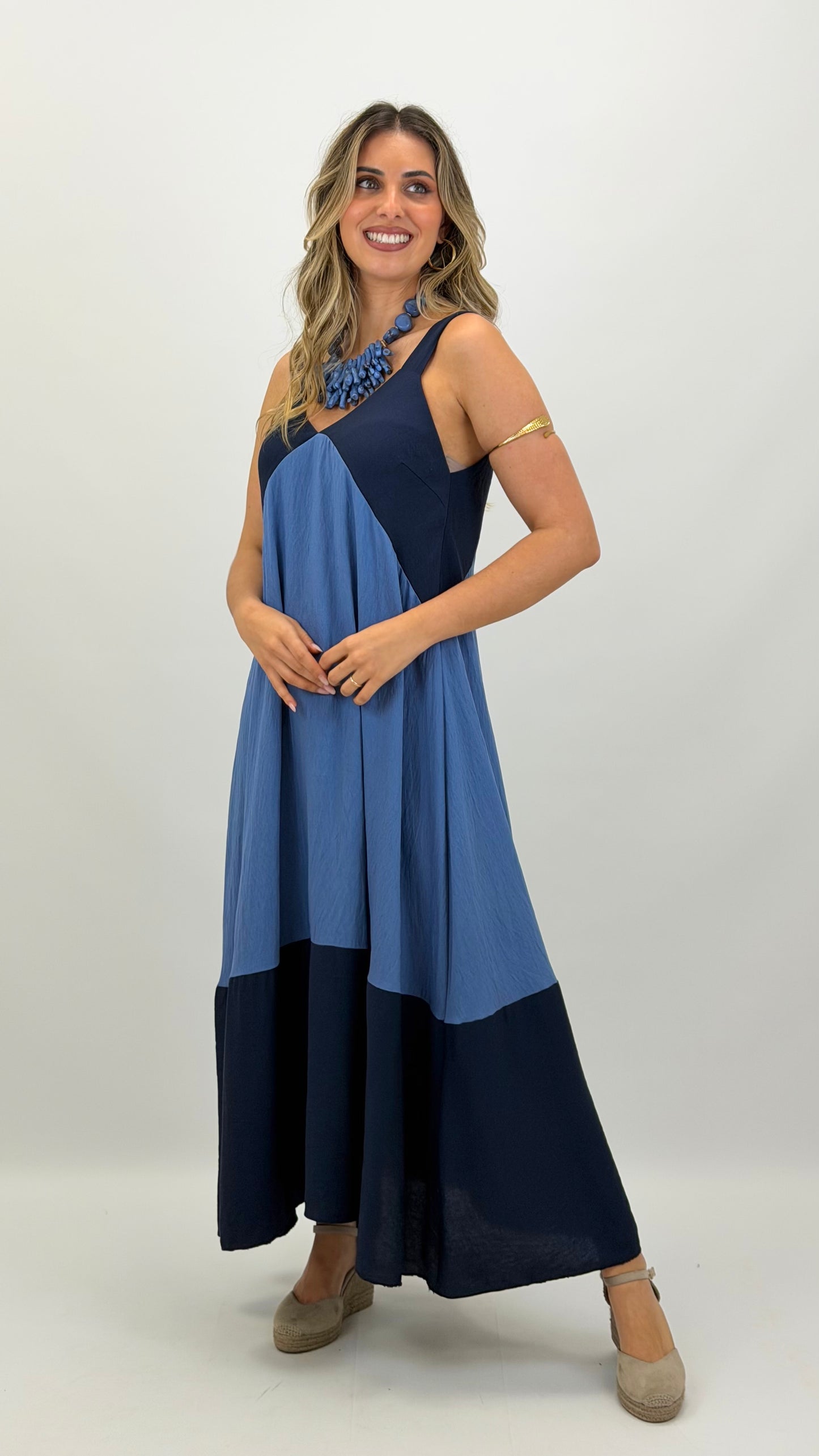 Vestido tons azul-marinho e azul-ganga